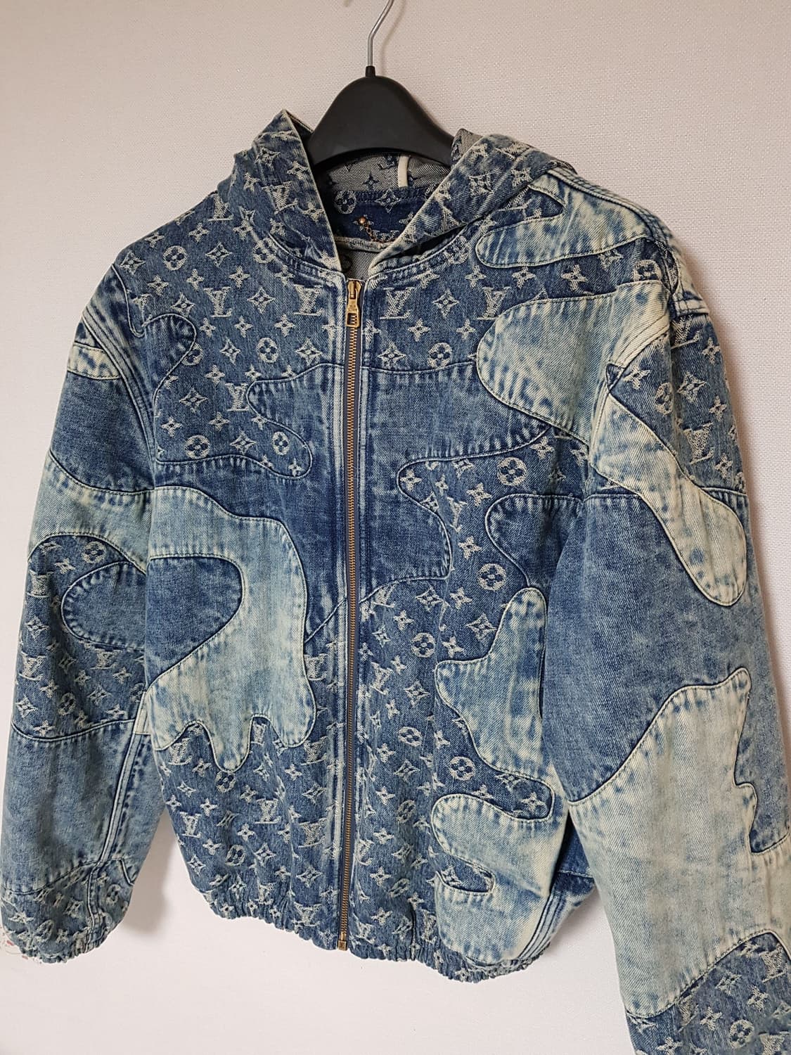 루이비통 니고 모노그램 데님 후드 자켓 상품이미지3