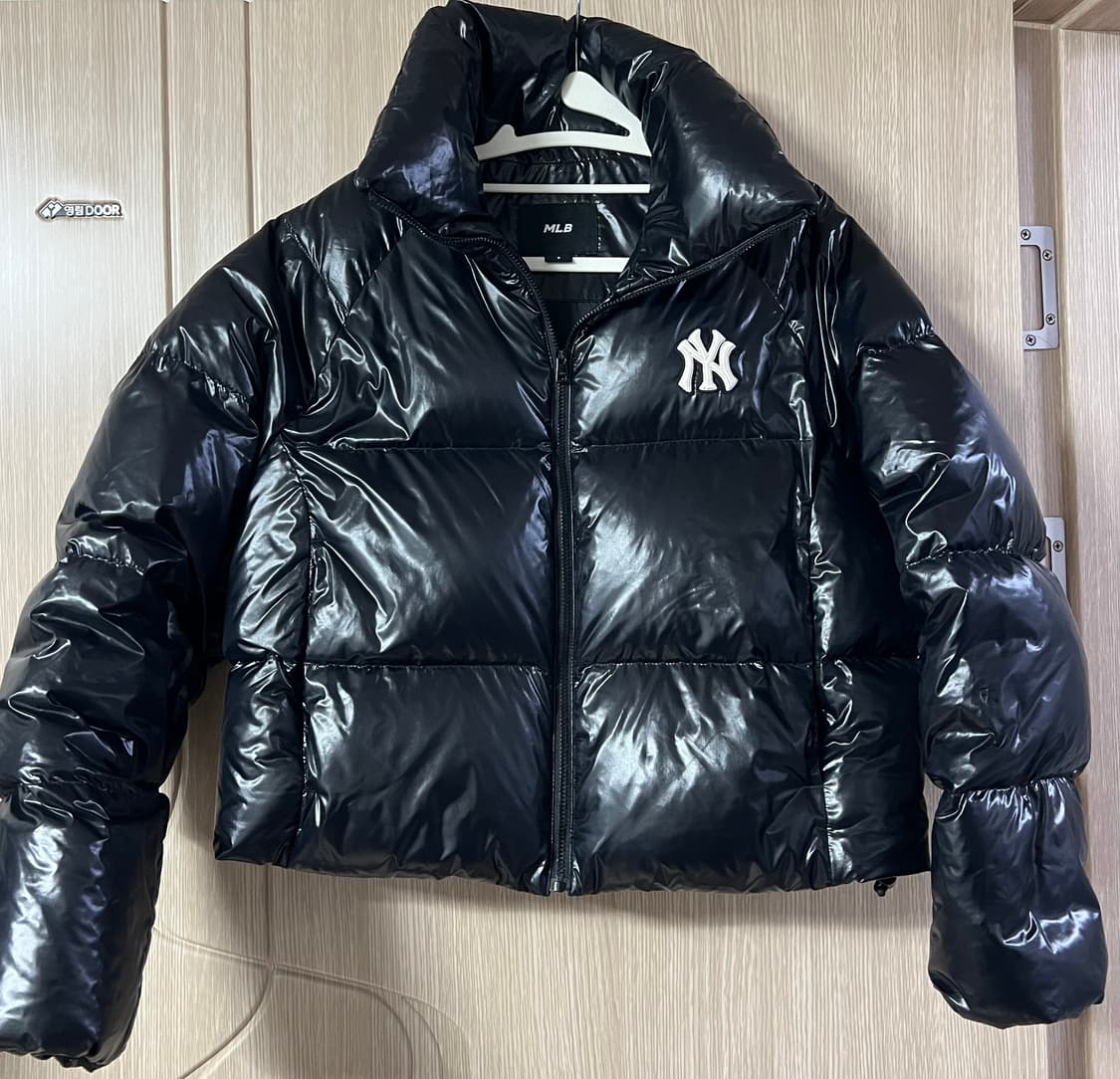 MLB 여성 크롭 유광 커브 패딩 NY 블랙 S 상품이미지3