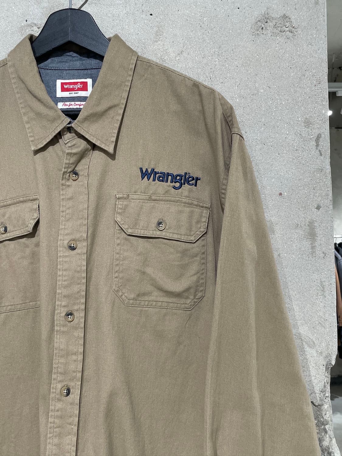 랭글러 라이트 브라운 트윈 포켓 컴포트 코튼 셔츠 상품이미지3