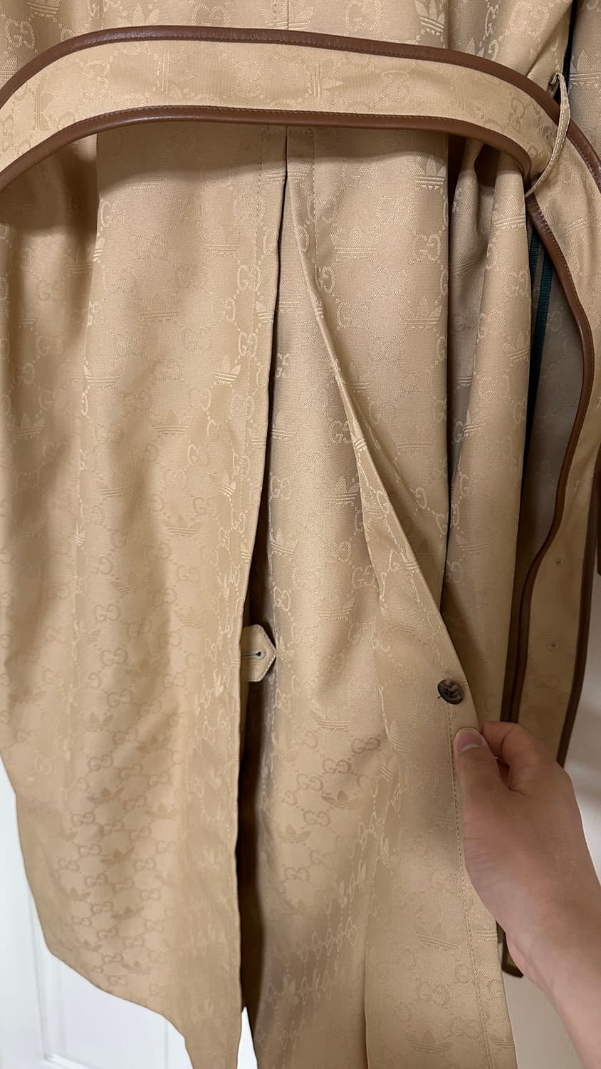 구찌 x 아디다스 트렌치코트 50사이즈(105~) 샤이니 키 착용 제품 상품이미지6