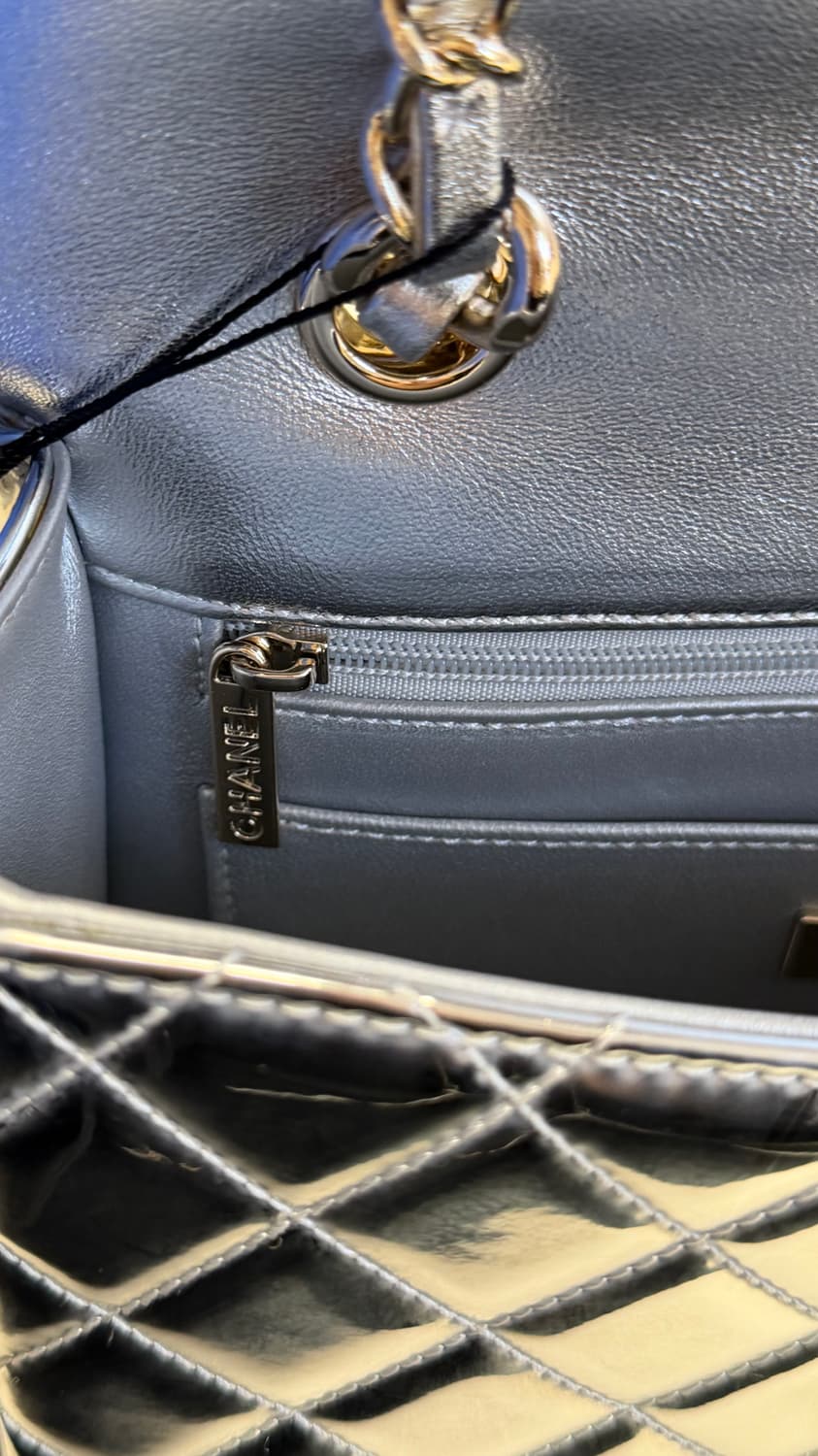 새상품) 샤넬 2024 크루즈 컬렉션 미러 카프스킨 미니 플랩백 백팩 토 상품이미지10