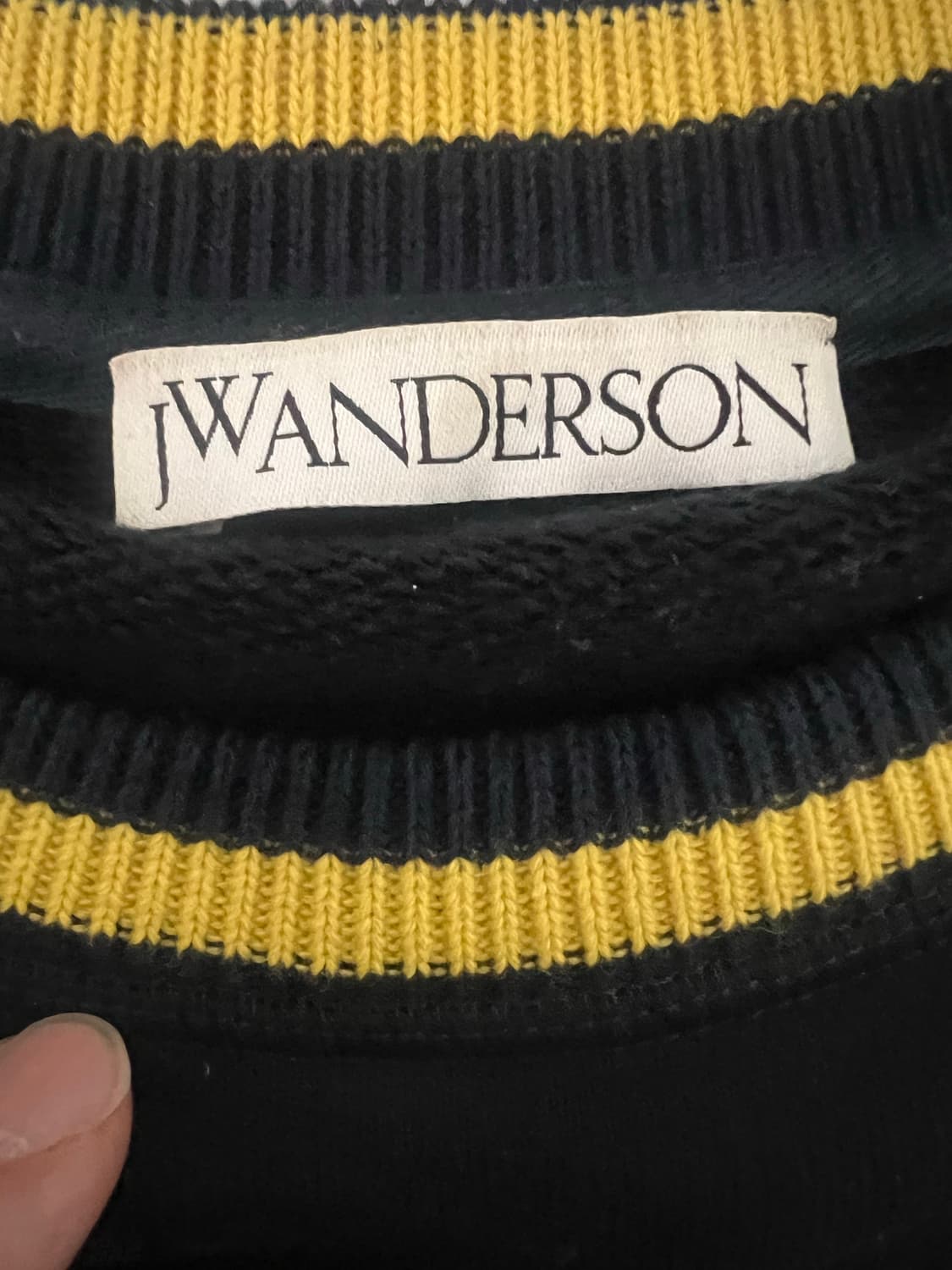 JW Anderson 블랙/옐로우 스트라이프 맨투맨 상품이미지4