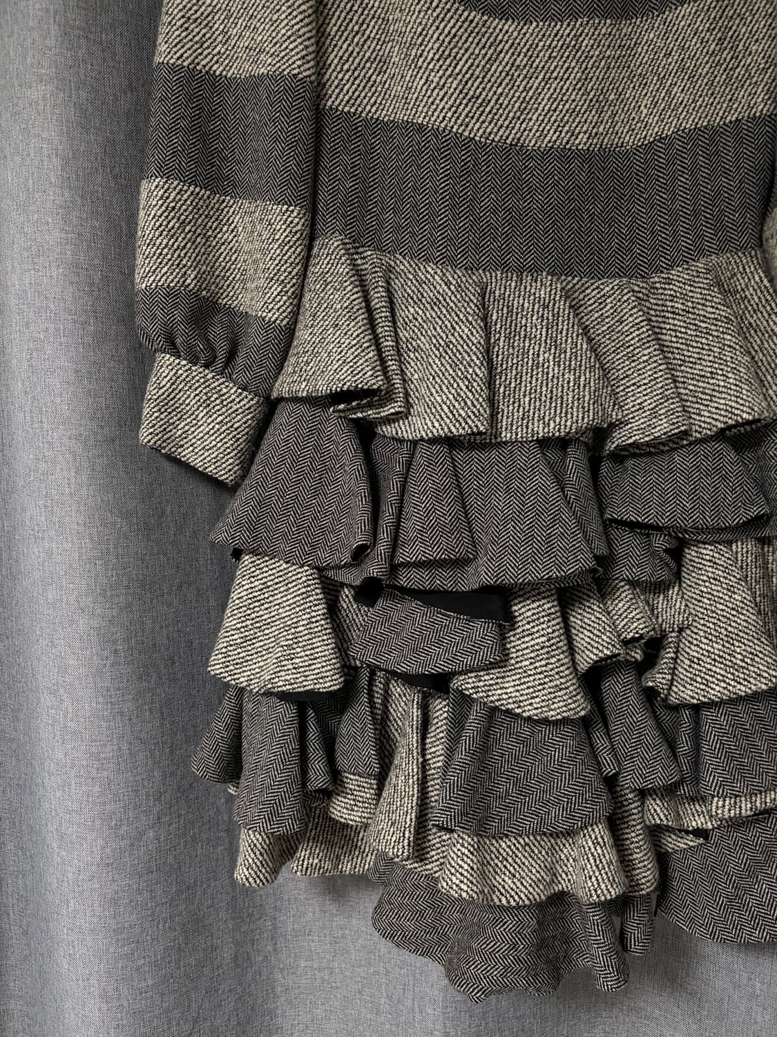 모스키노 헤링본 러플 코트 상품이미지4