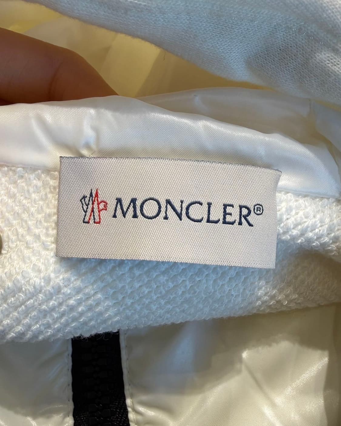 몽클레르 화이트 로고 패치 믹스 후드 다운 자켓 상품이미지8