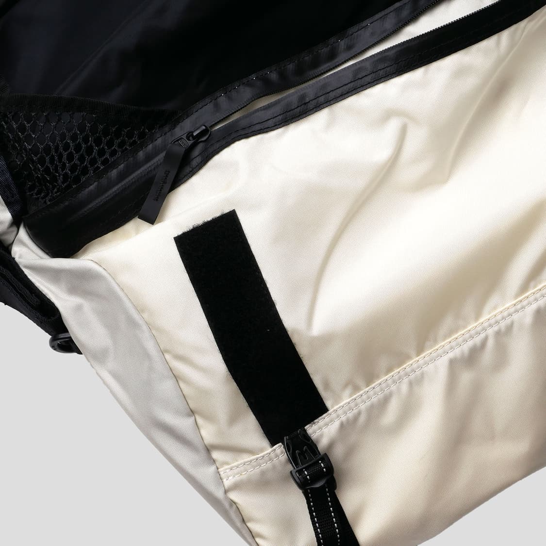 앤드원더 20L 메신저백 상품이미지4