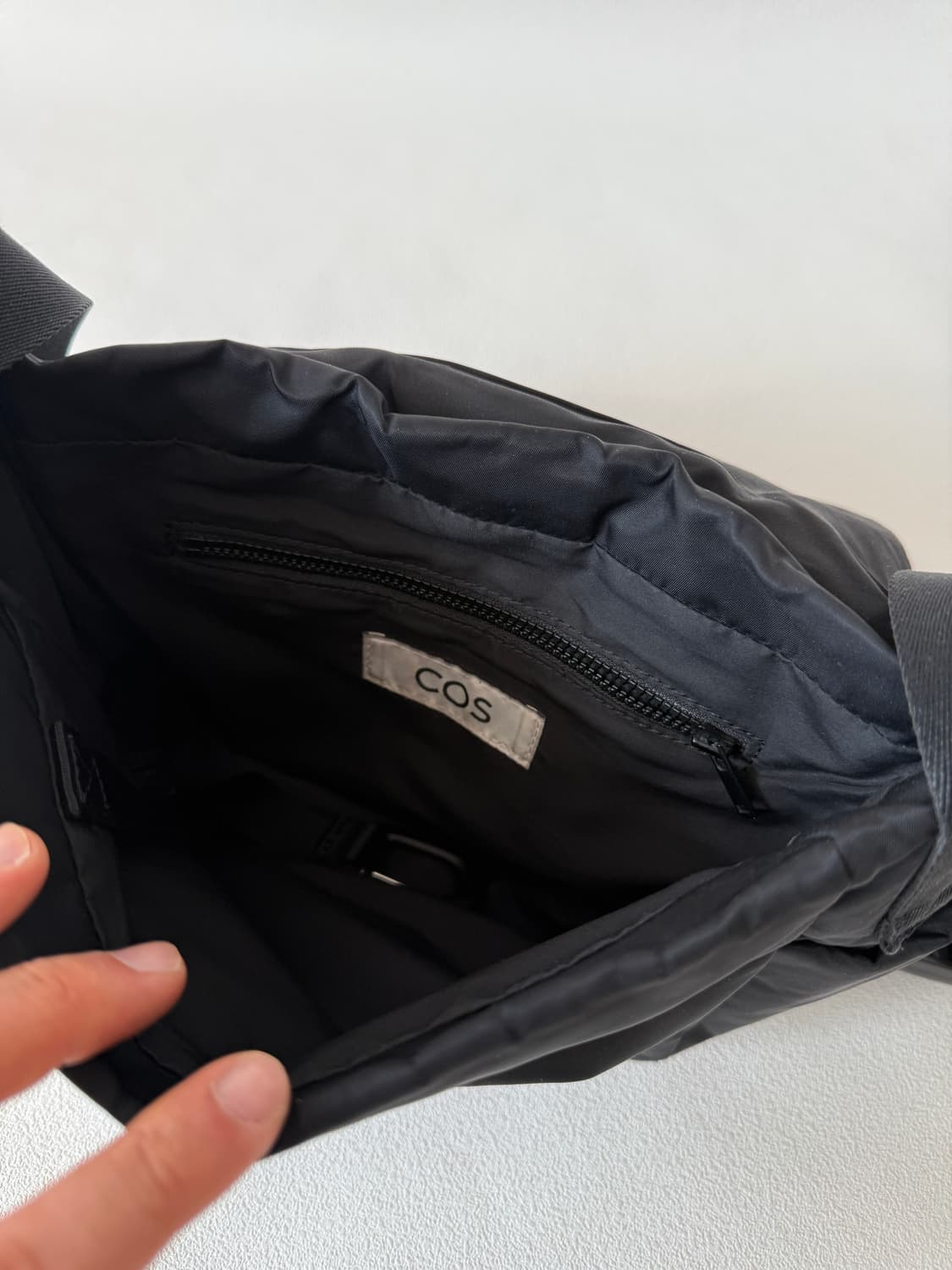 코스(COS) 크로스백 상품이미지5