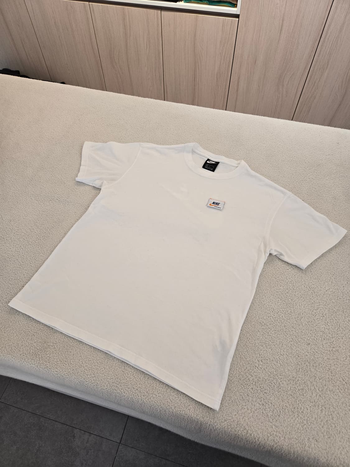 나이키 흰색 반팔 티셔츠 L (실수로 거꾸로 입어도 됨) 상품이미지1