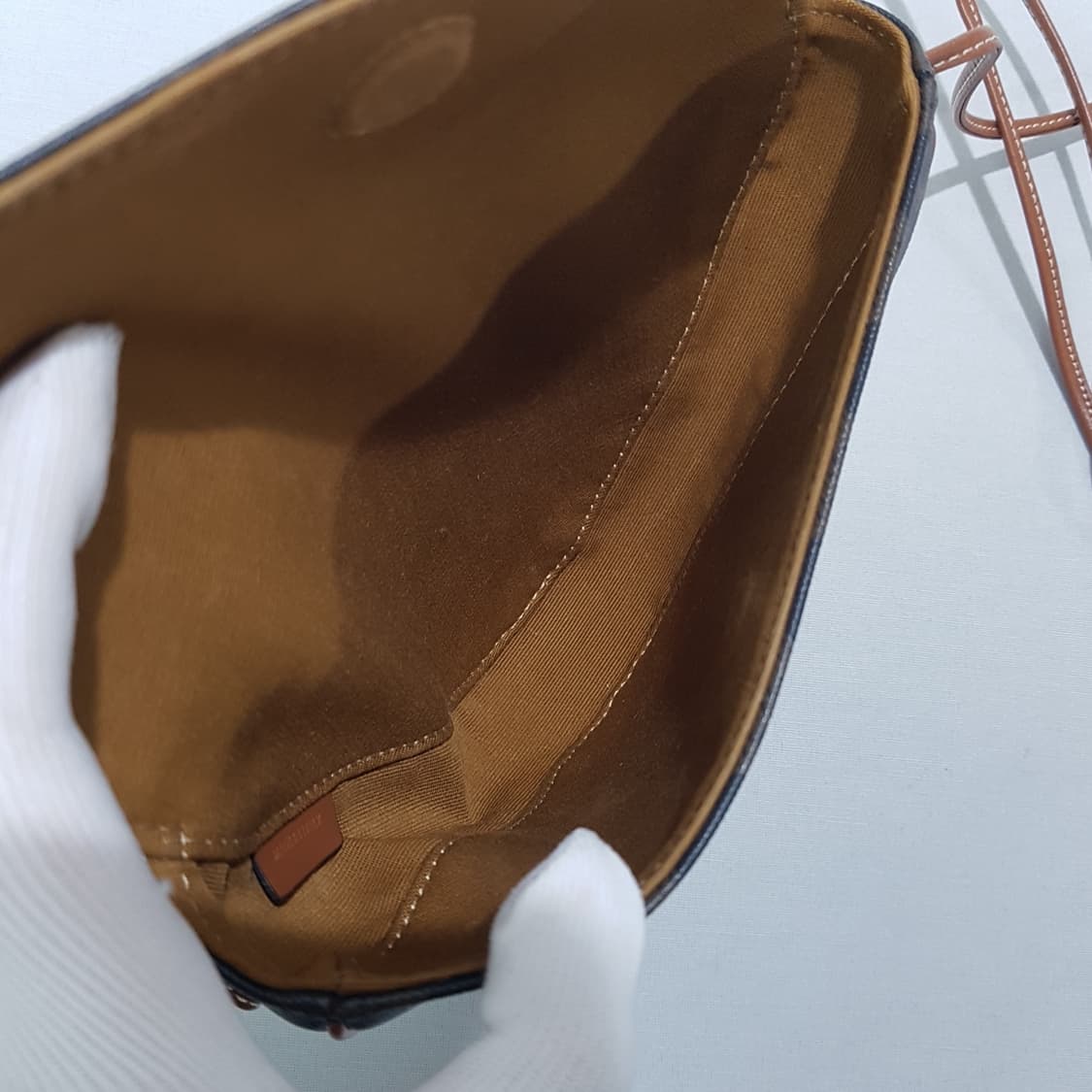 셀린느 트리오페 트라이앵글 숄더 크로스백 상품이미지9