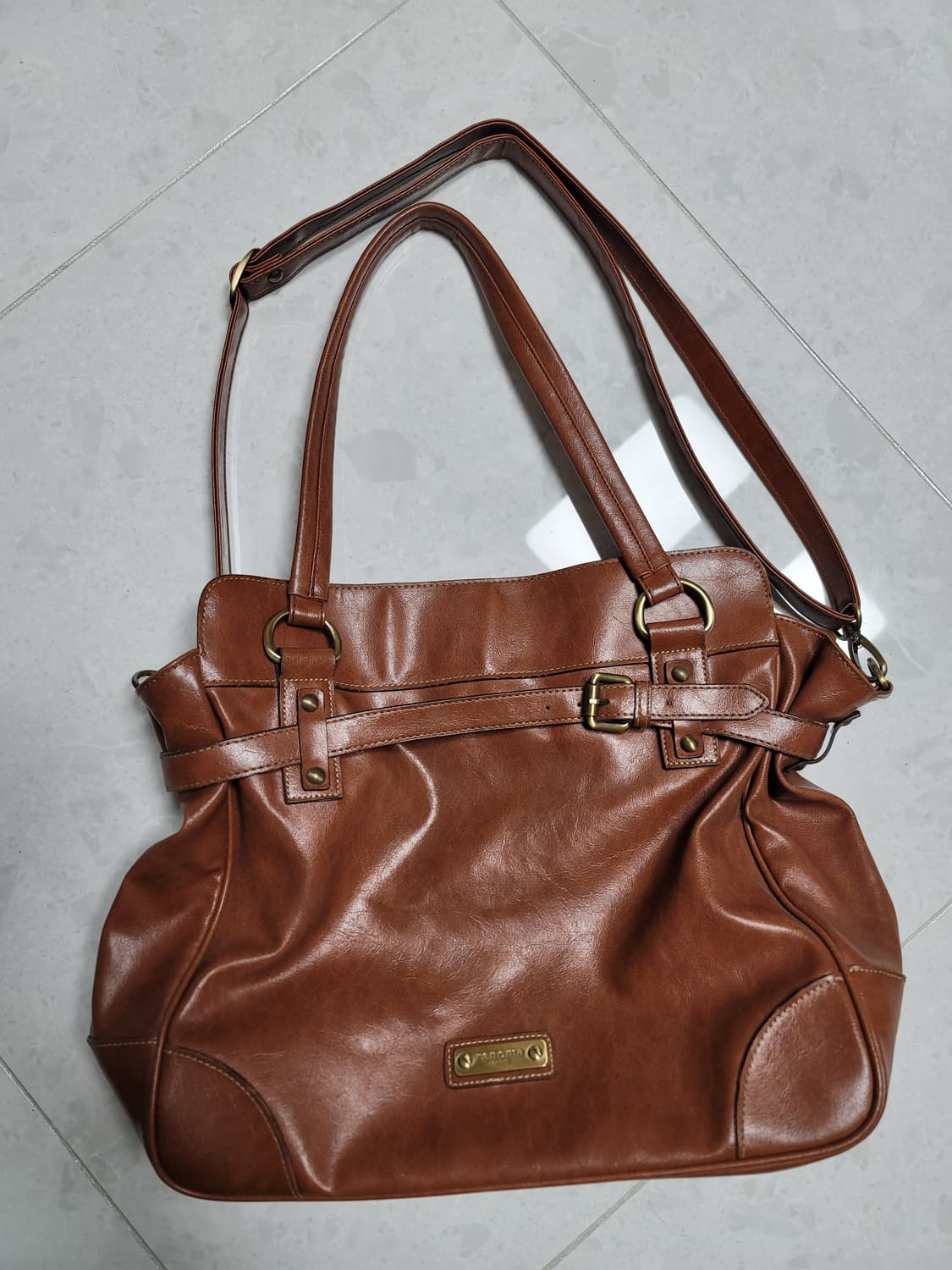 레노마 브라운 천연가죽 숄더백 상태극상

새제품급 상품이미지1