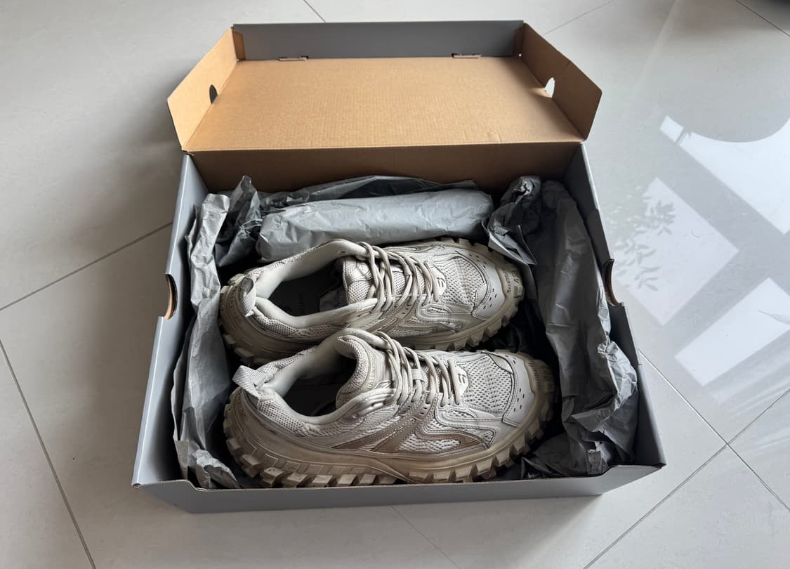 발렌시아가 디펜더 42 상품이미지1