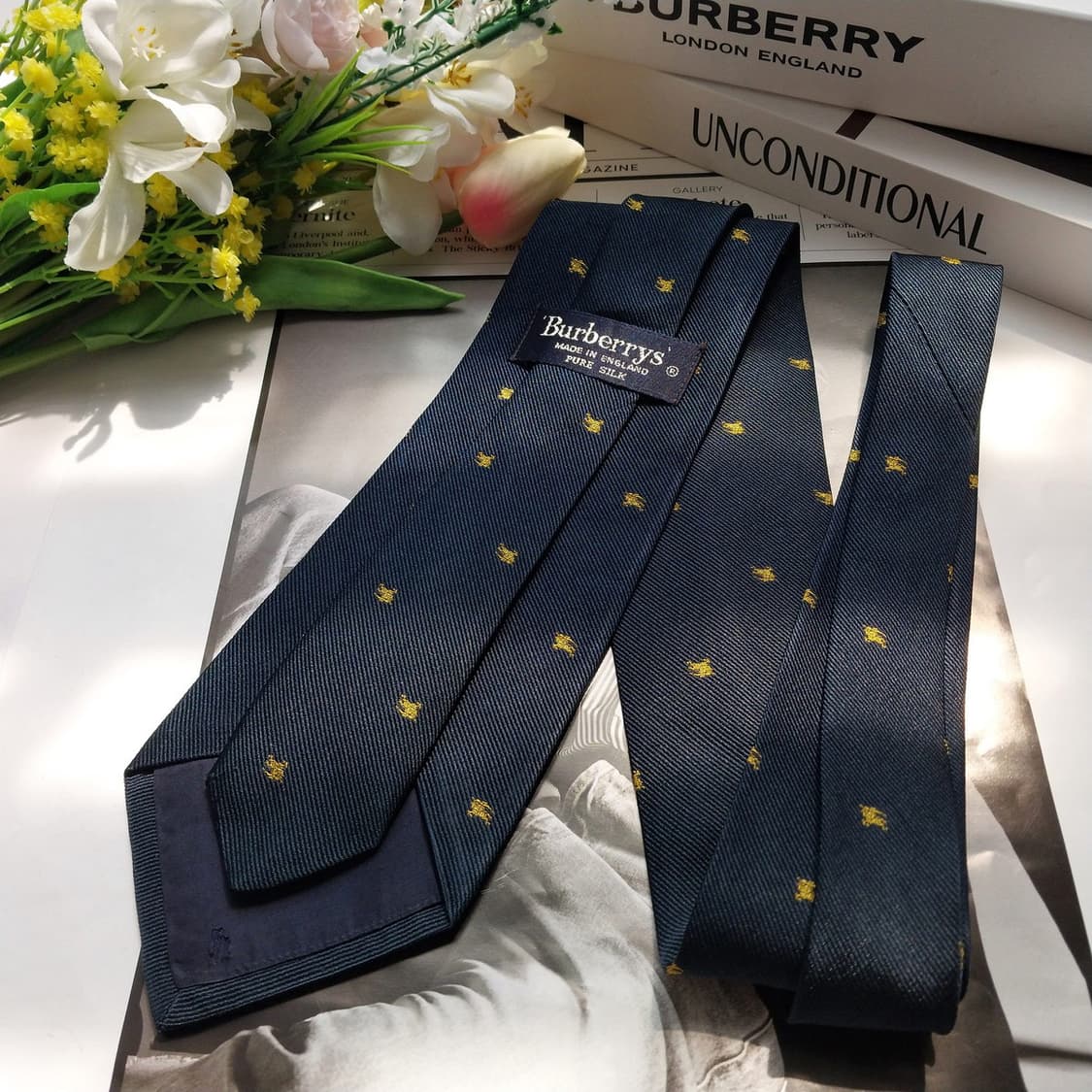 버버리 실크 네이비 골드 크레스트 넥타이 9cm B등급 K695
 상품이미지5
