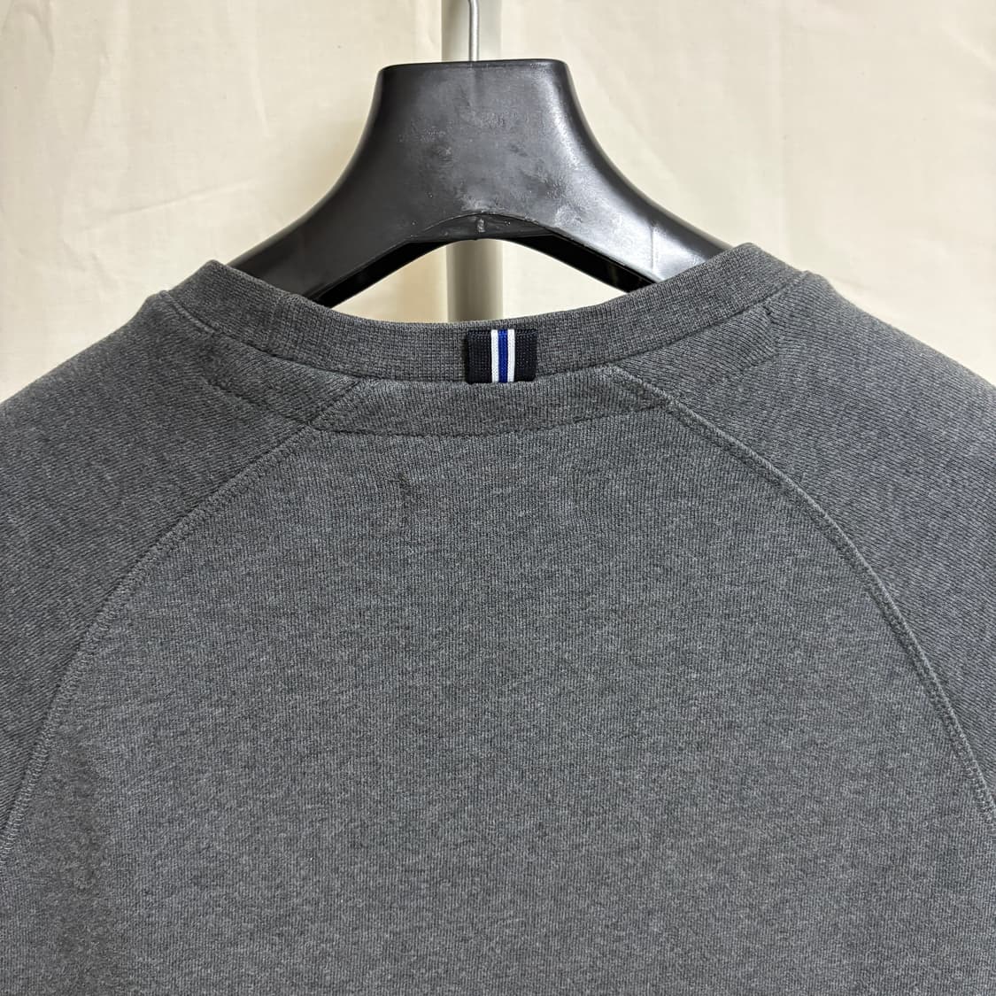 프레드페리 로고 자수 맨투맨 스웻셔츠 / 차콜, M 상품이미지8