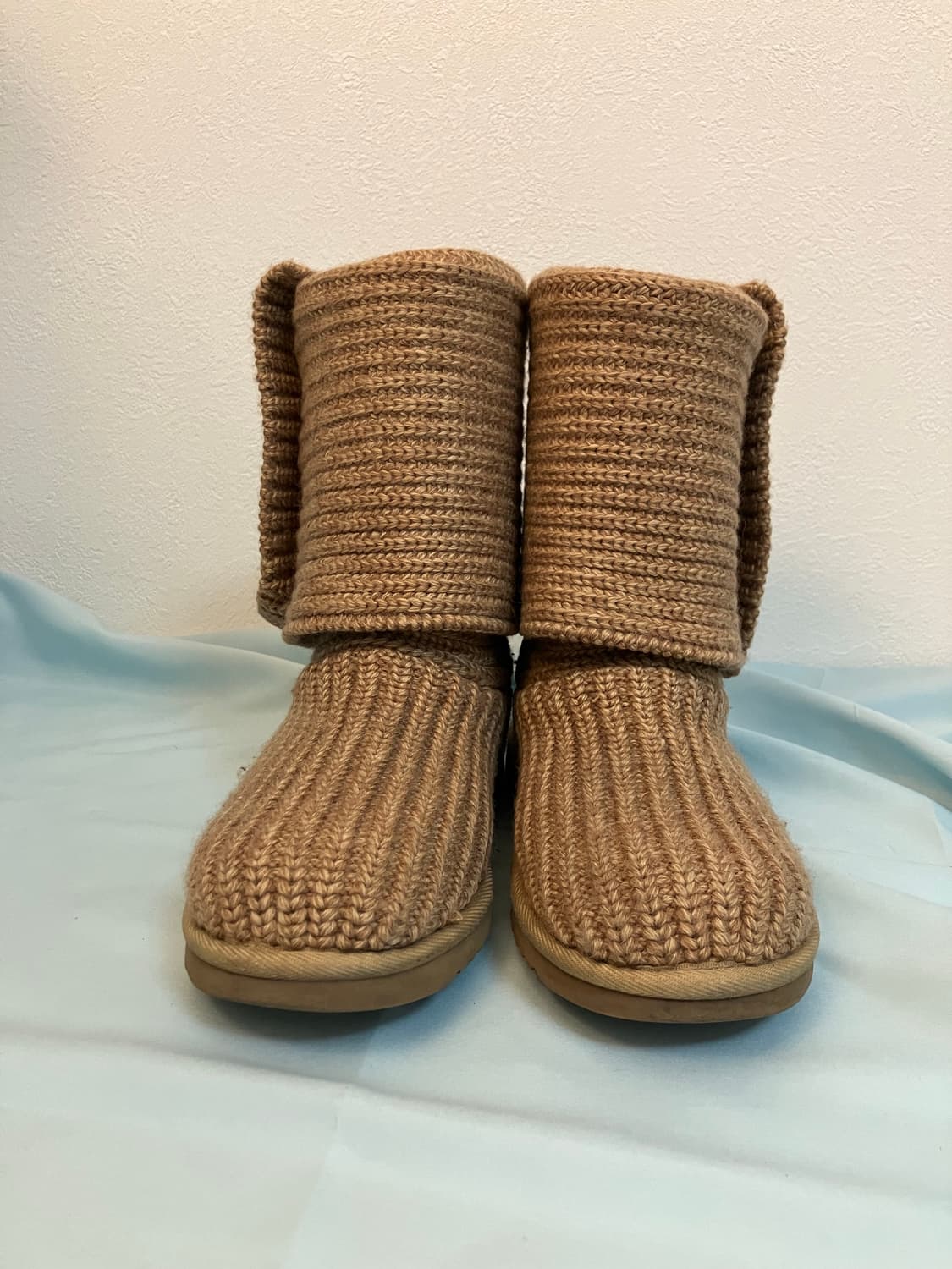 어그 ugg 호주어그 클래식 카디 브라운색상 니트부츠 상품이미지4