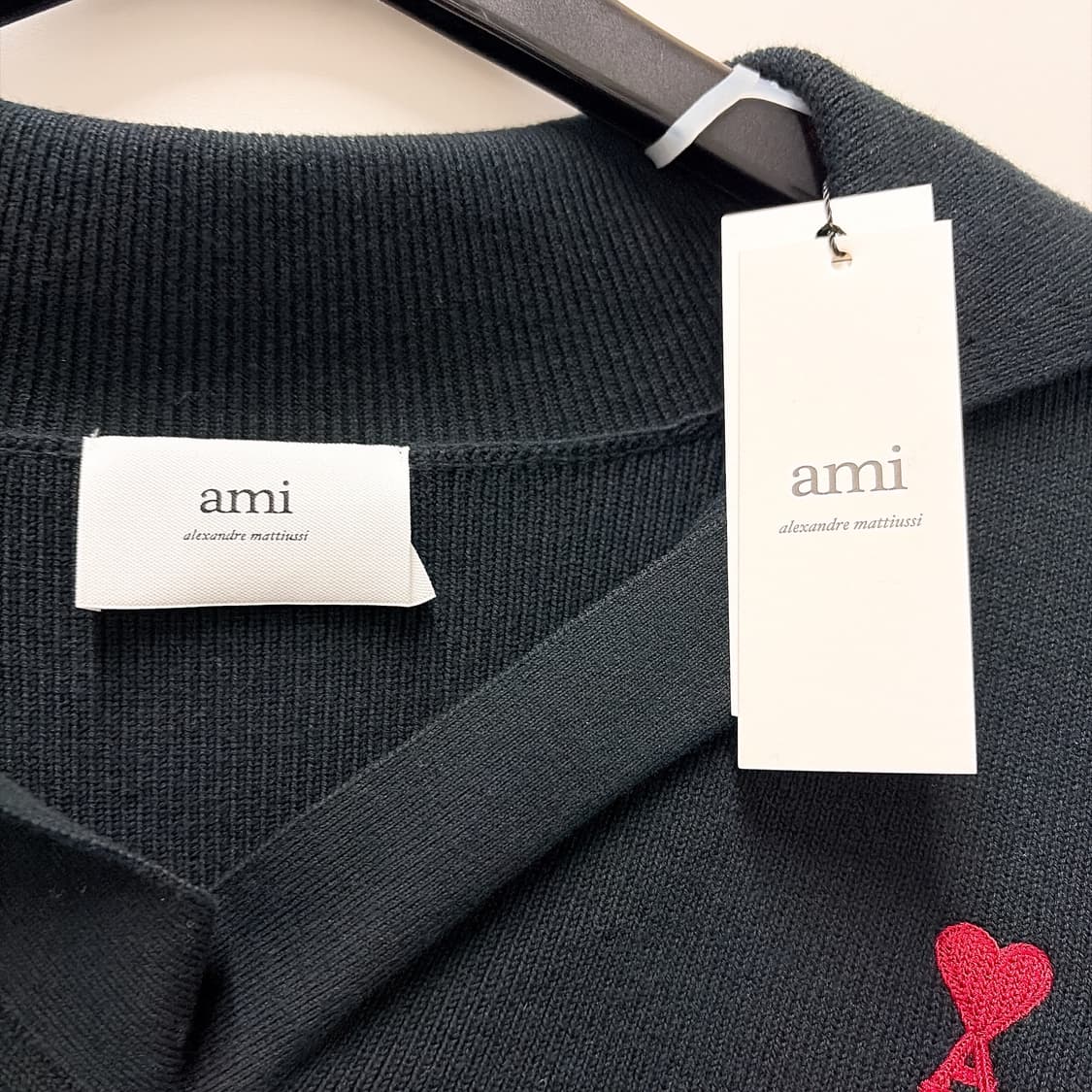 (정품/새상품) AMI 아미 여성 블랙 하트 로고 폴로 니트 상품이미지3