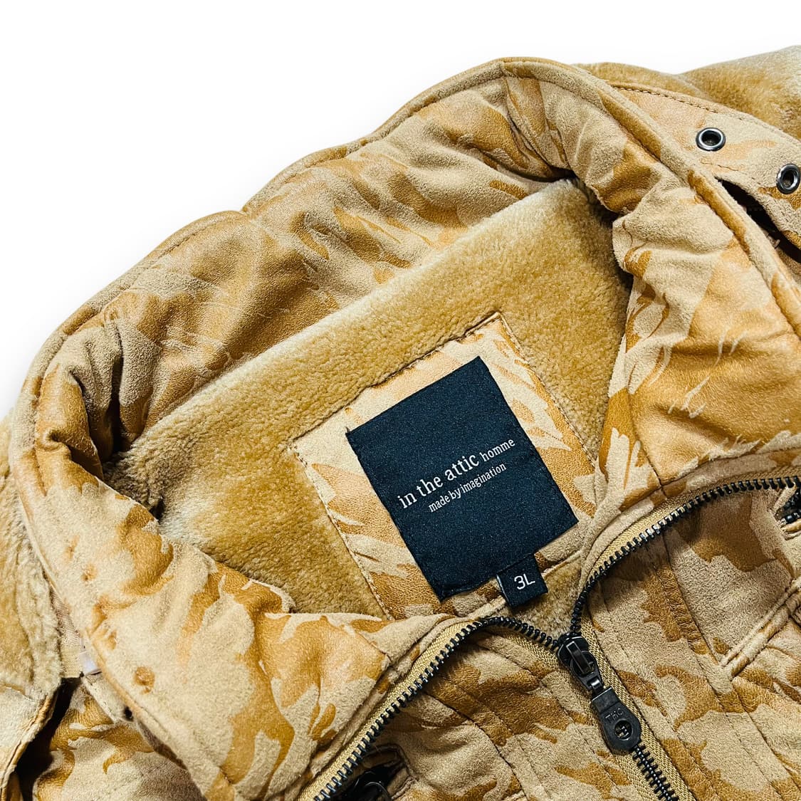 인 더 애틱 카모 카페라떼 트리밍 퍼 후디 집업 상품이미지5