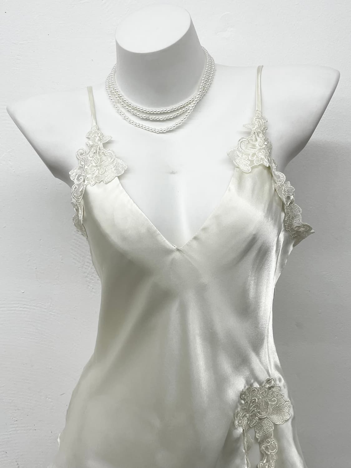 화이트 새틴 레이스 슬립 상품이미지2