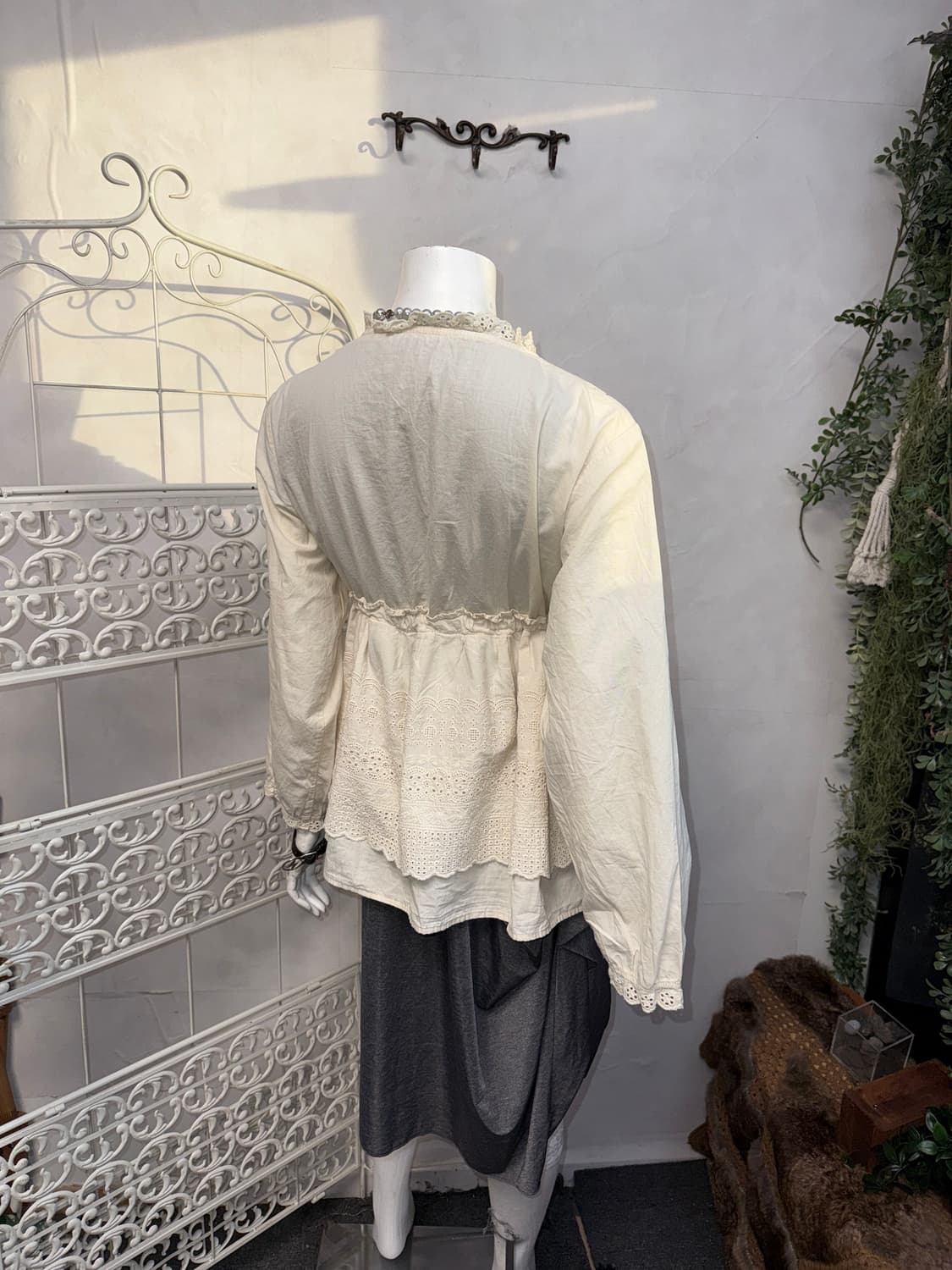 Ivory bohemian punching floral button bl 상품이미지6