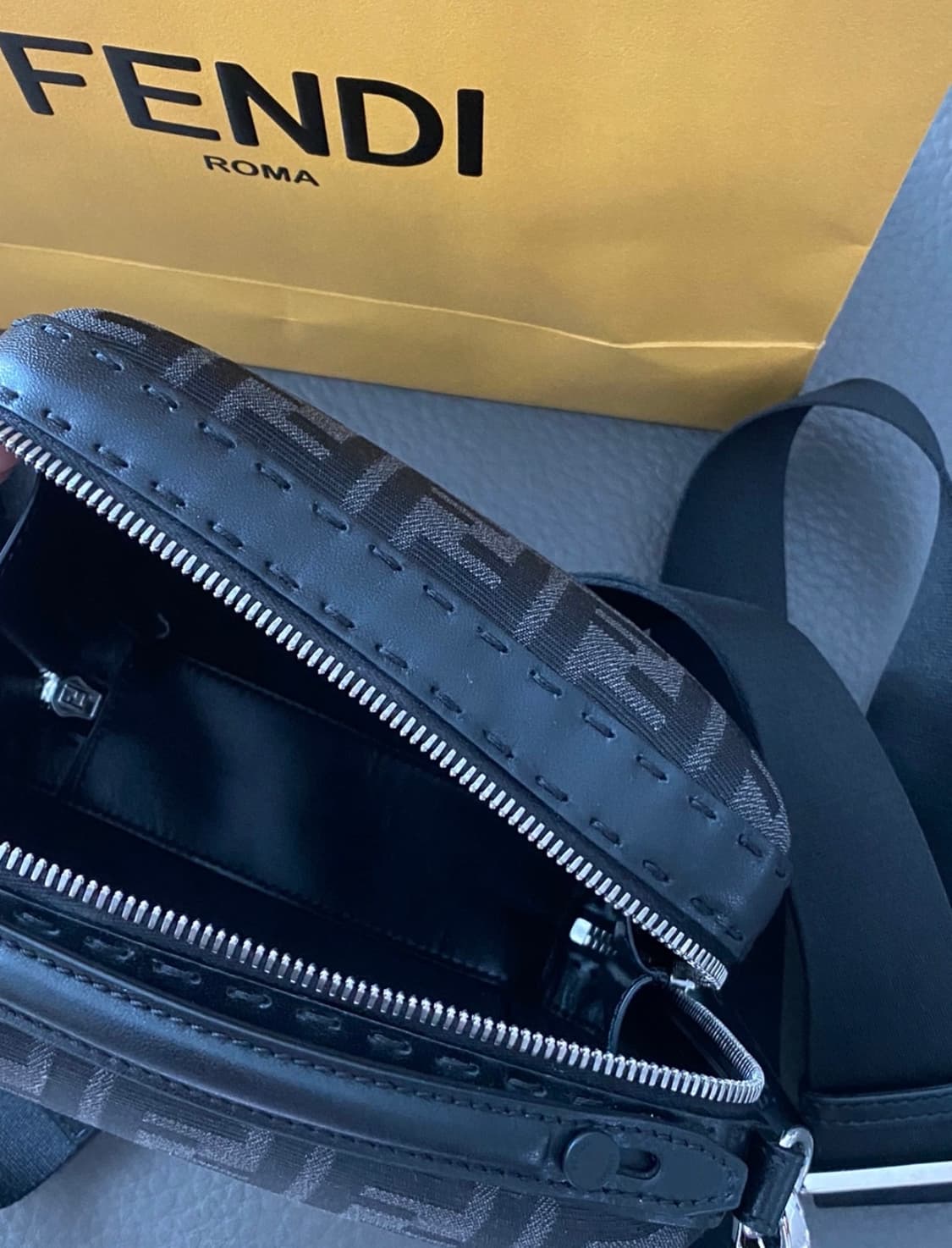 펜디 숄더 남성크로스백 상품이미지6