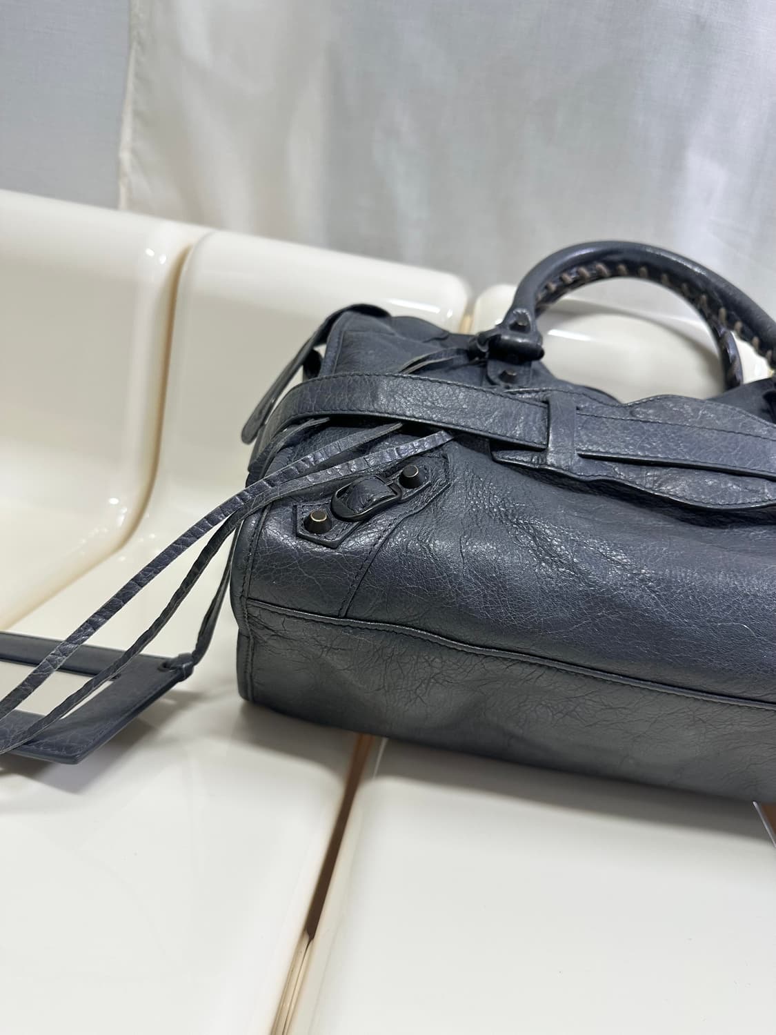 [A 정품] 발렌시아가 시티 모터백 미디움 다크그레이 상품이미지8