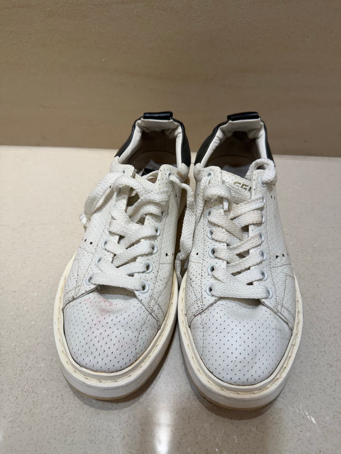 골든구스 화이트 스니커즈 240 운동화 여성 플랫 단화 여자신발 상품이미지1