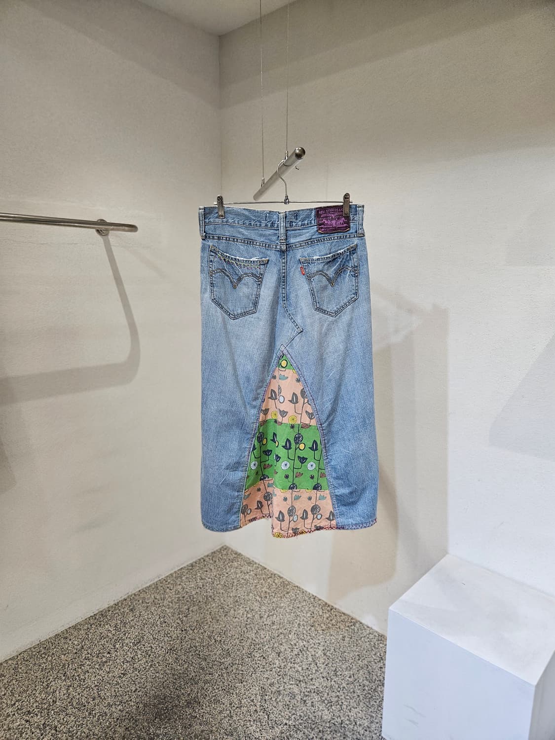 리바이스 커스텀 패치 데님 치마 상품이미지2