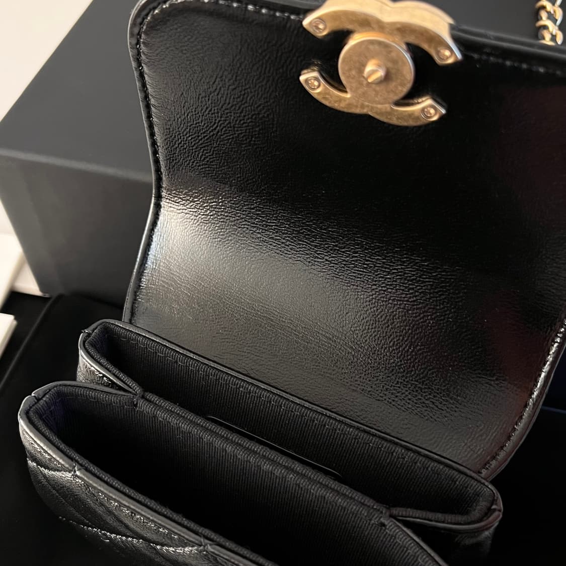 [S+급/정품] 샤넬 23A 미니 체인백 플랩 월릿 가방 AP3372 상품이미지7