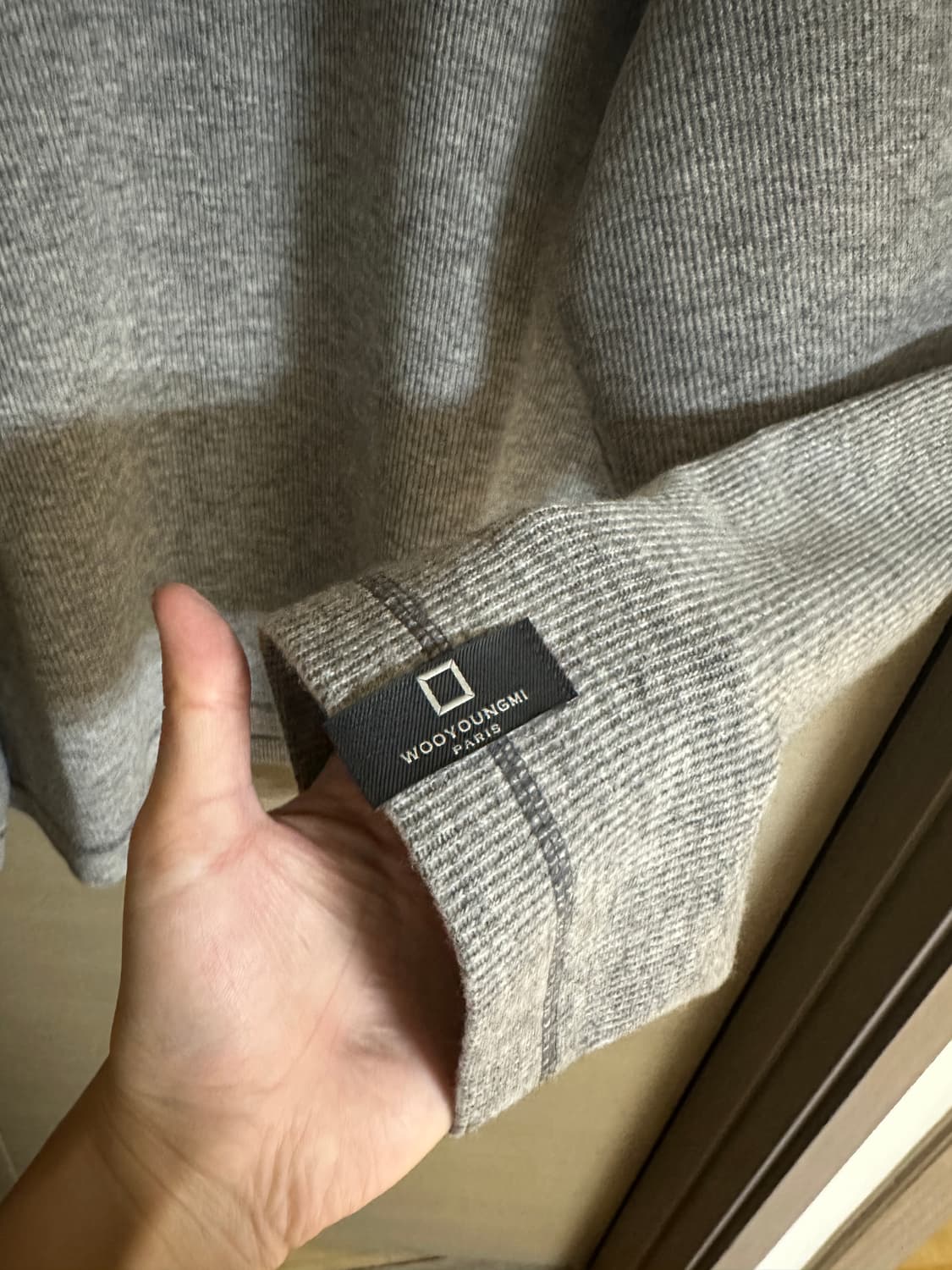 [50]우영미 25FW 그레이 니트 스웨트셔츠 상품이미지3