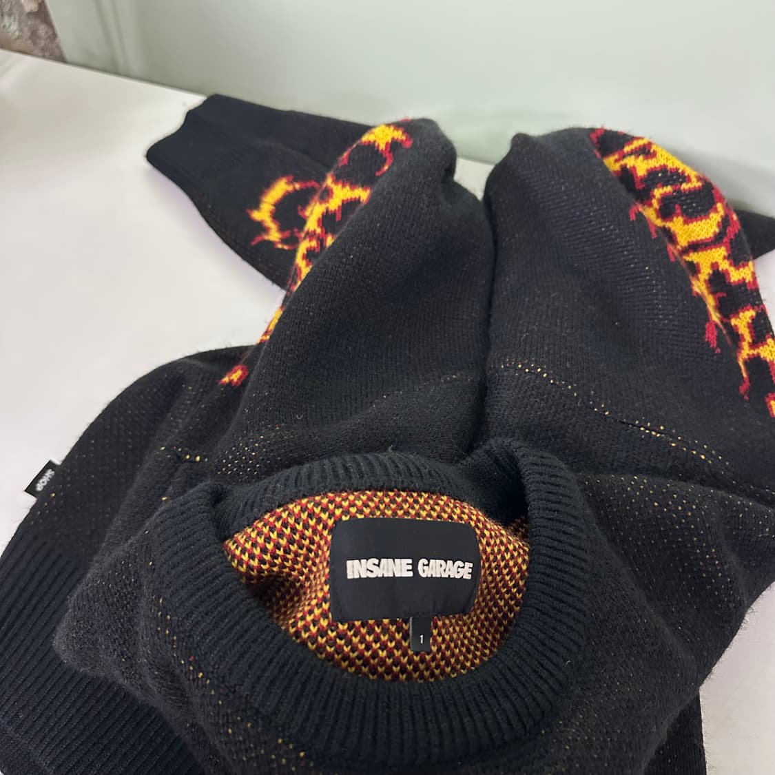 OS 인세인개러지 루즈오버핏 블랙 암로고 울 라운드니트 상품이미지5