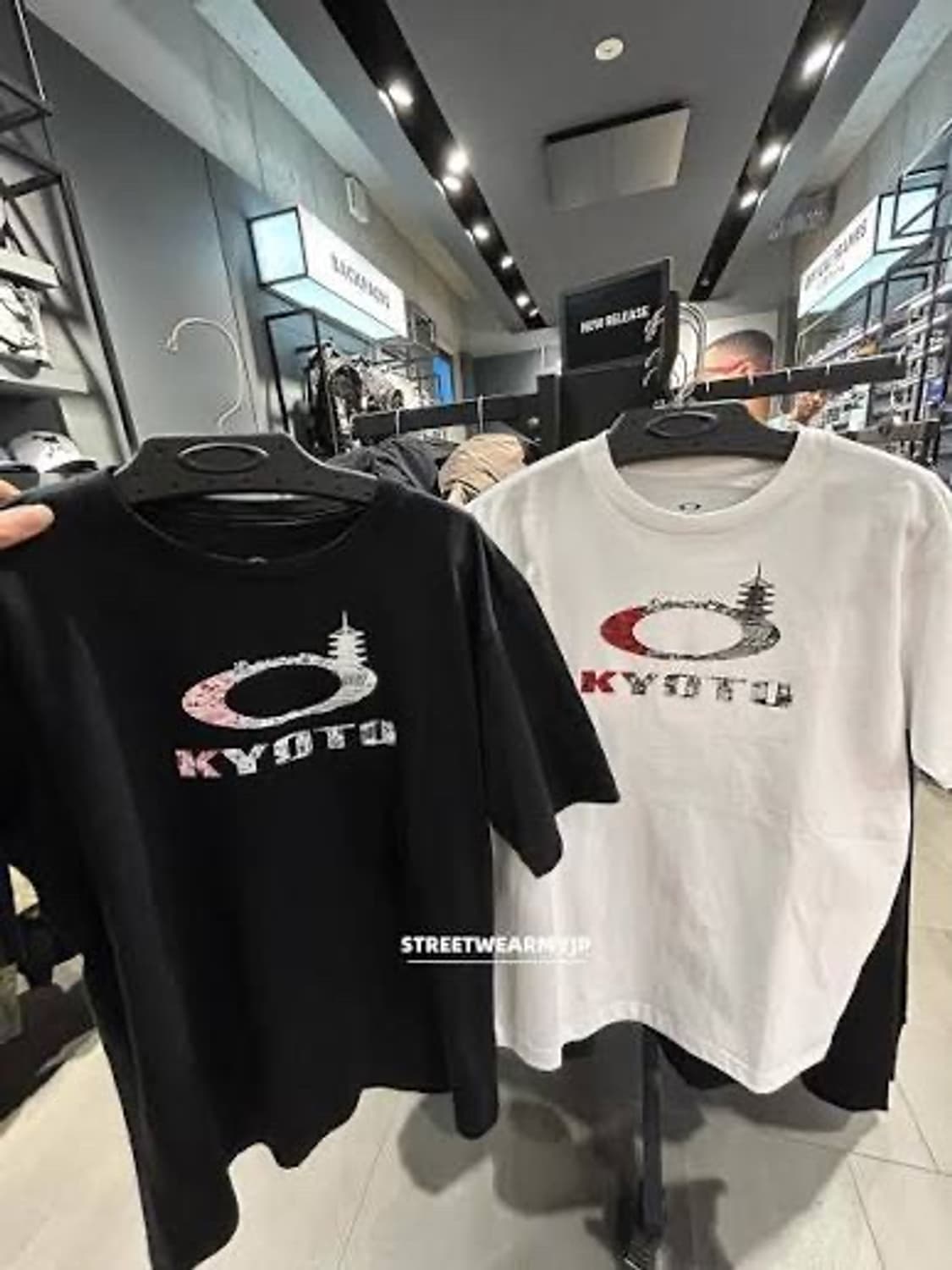 오클리 오키나와 한정판 반팔 티셔츠 (블랙/화이트) XL 상품이미지4