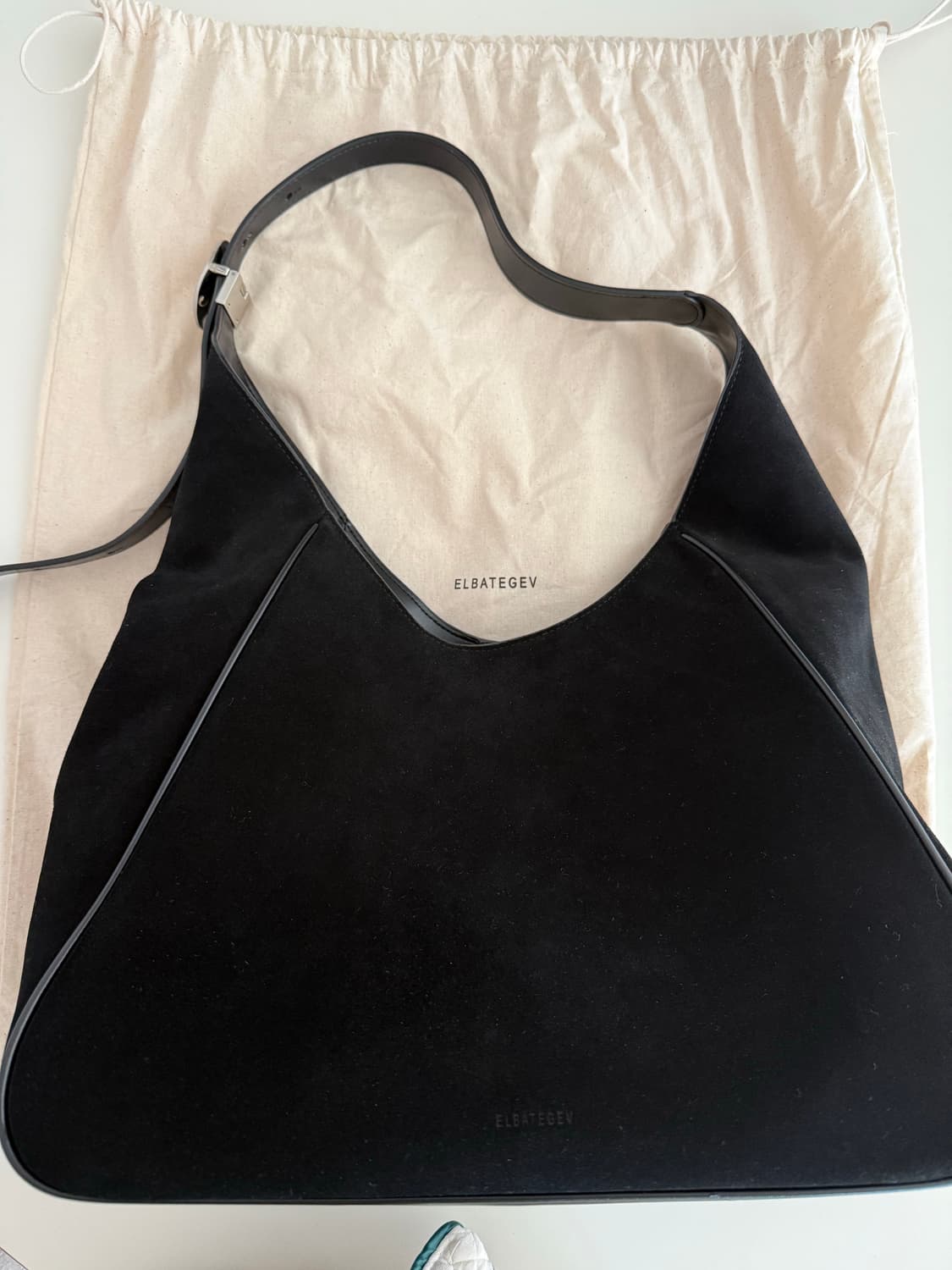 엘바테게브 플라크 호보백 스웨이드 블랙 상품이미지2