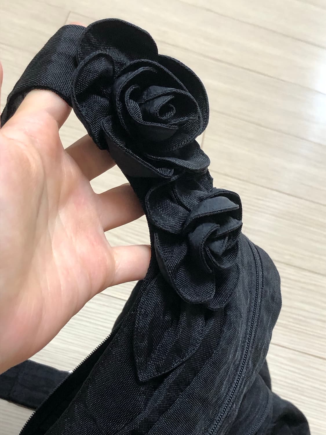 입체 꽃 나일론 직사각 백팩 플라워 아플리케 꼼데 슈슈통 세실리에반센 상품이미지5