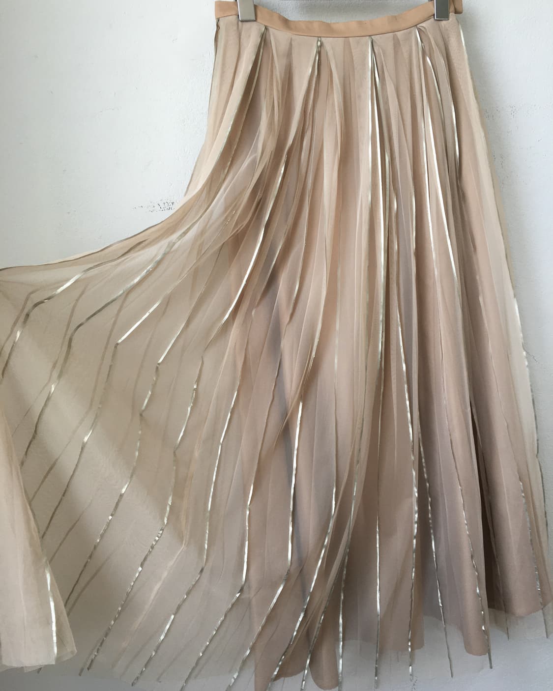Glossy line detail sha long skirt 상품이미지2