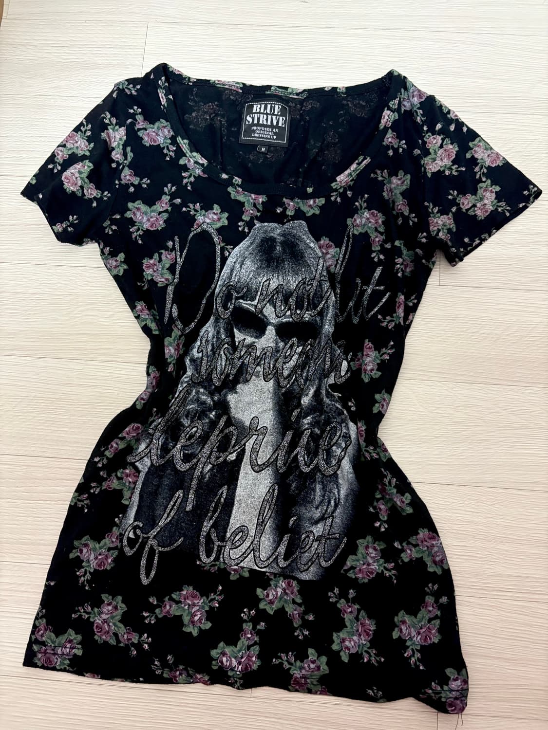 Blue strive 펑크 소녀 레터링 반팔티 락시크  y2k  빈티지 상품이미지1