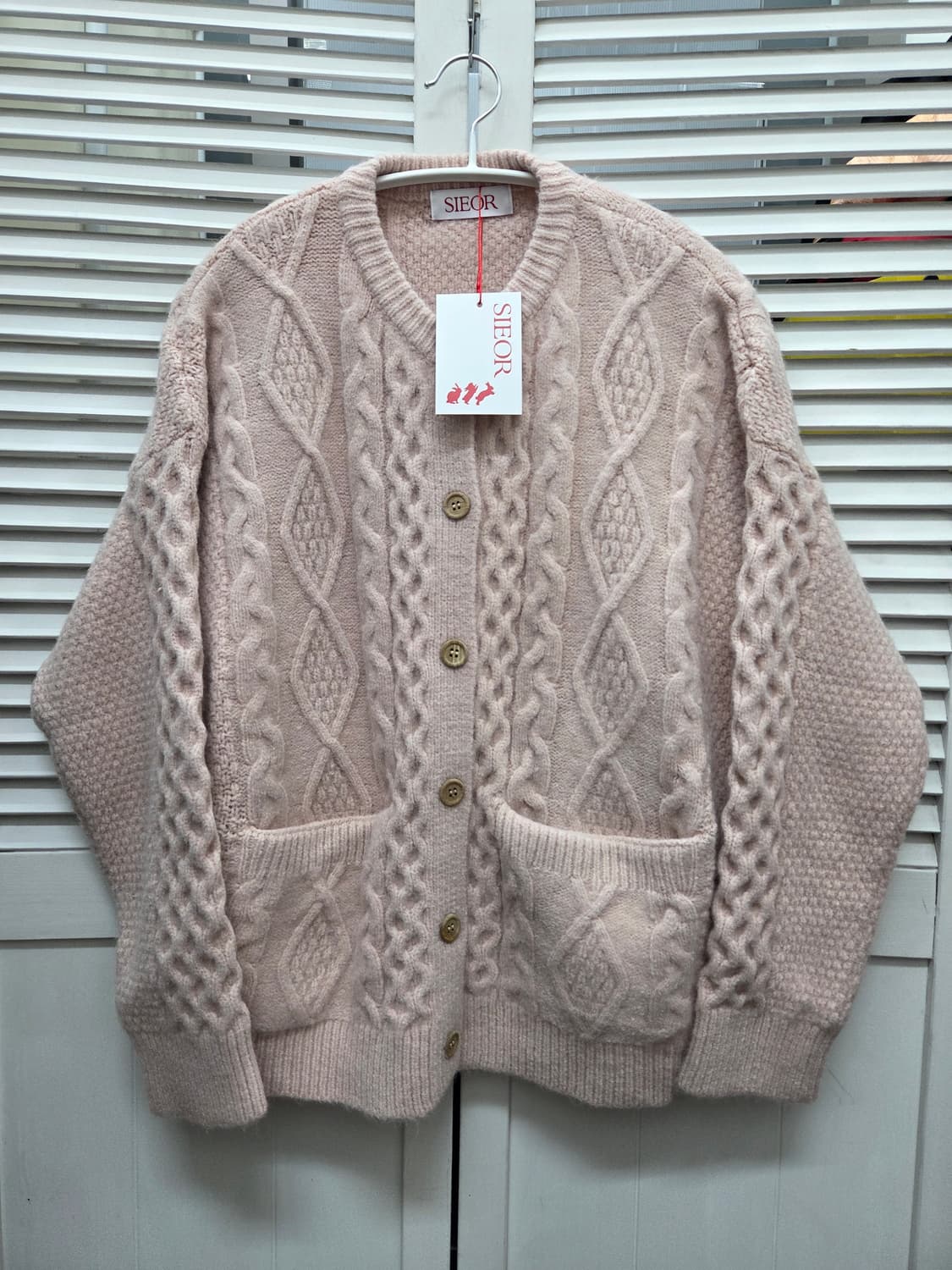 시오르 우드버튼 케이블 가디건 상품이미지1