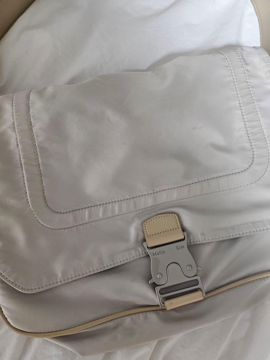 마뗑킴 Matin kim 버클 숄더백 아이보리 (태연 착용) 상품이미지4