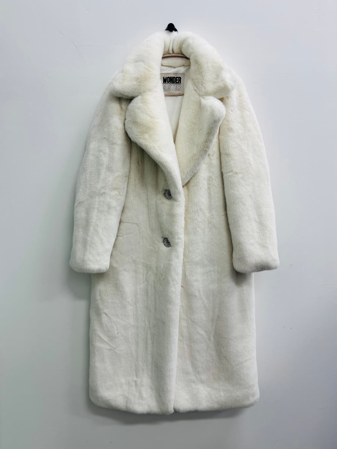 원더시스터 Wonder Sister 화이트 에코 퍼 코트 상품이미지1