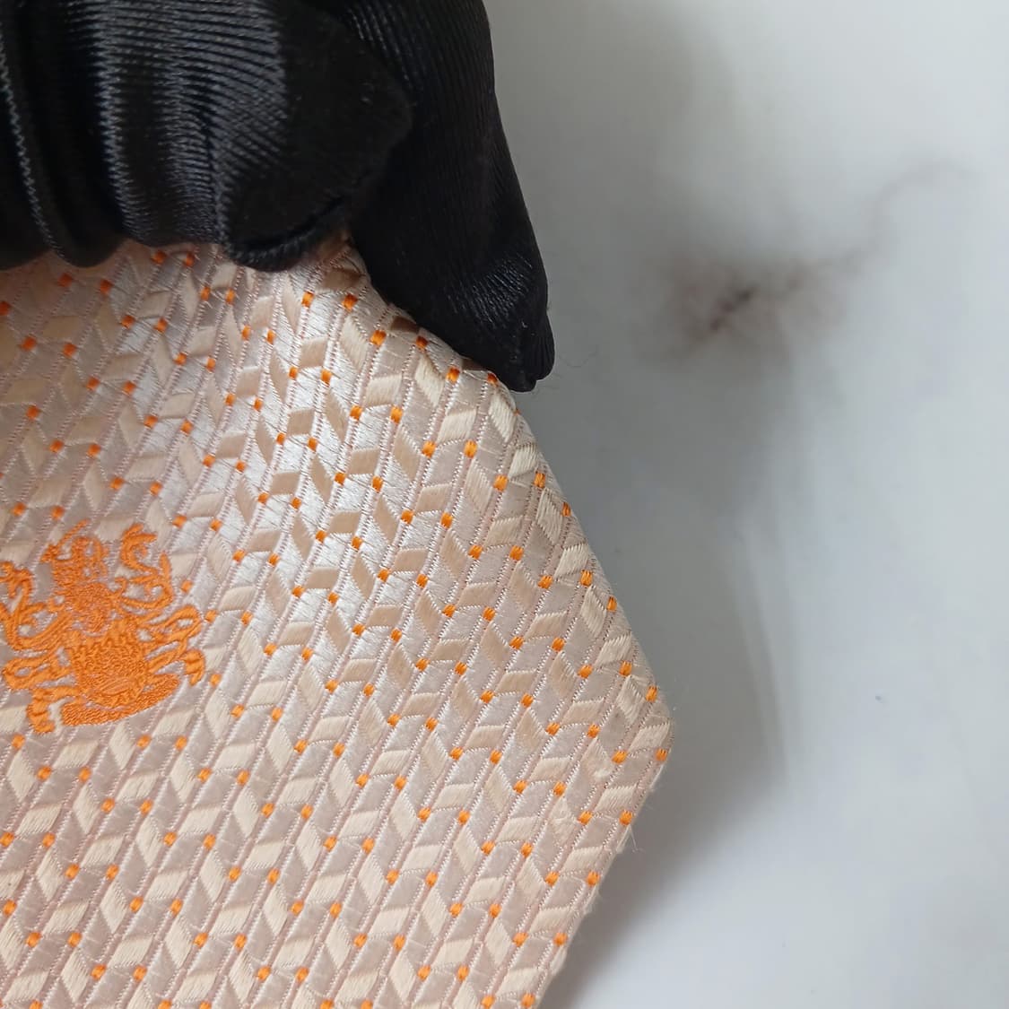 아쿠아스큐텀 실크 오렌지 패턴 넥타이 8.5cm A~B등급 E944
 상품이미지9