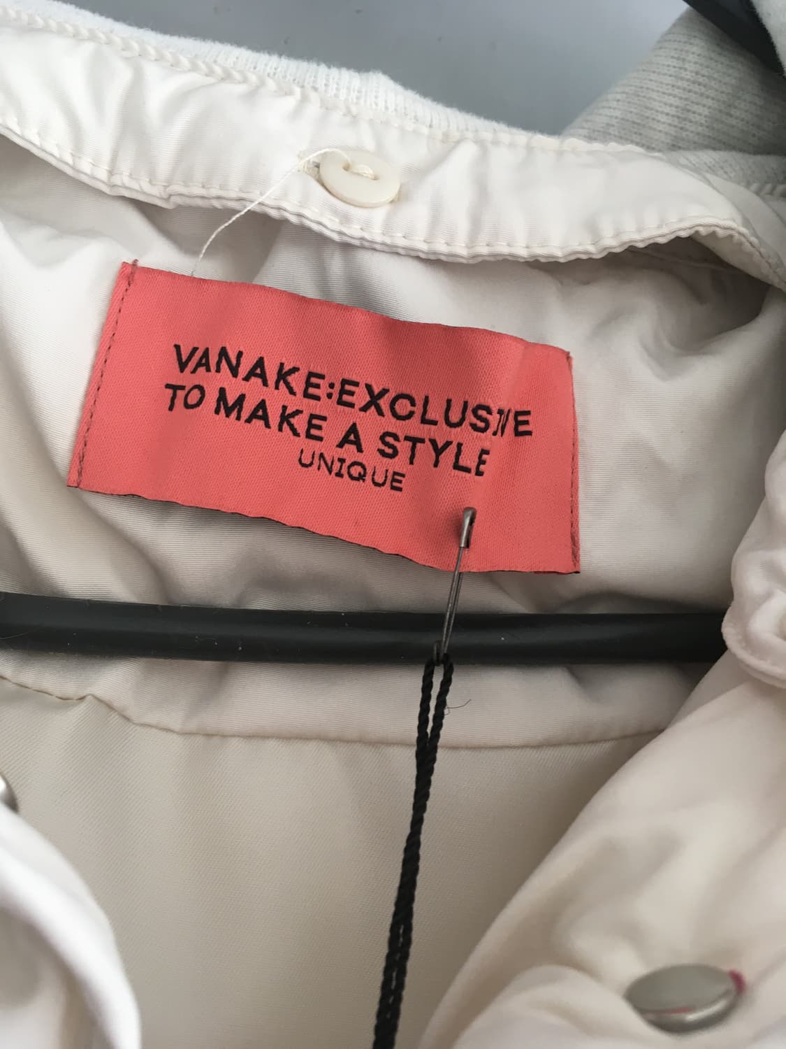 반에이크 탈착후드넥 반팔 패딩점퍼 택달린 새상품 프리 상품이미지5