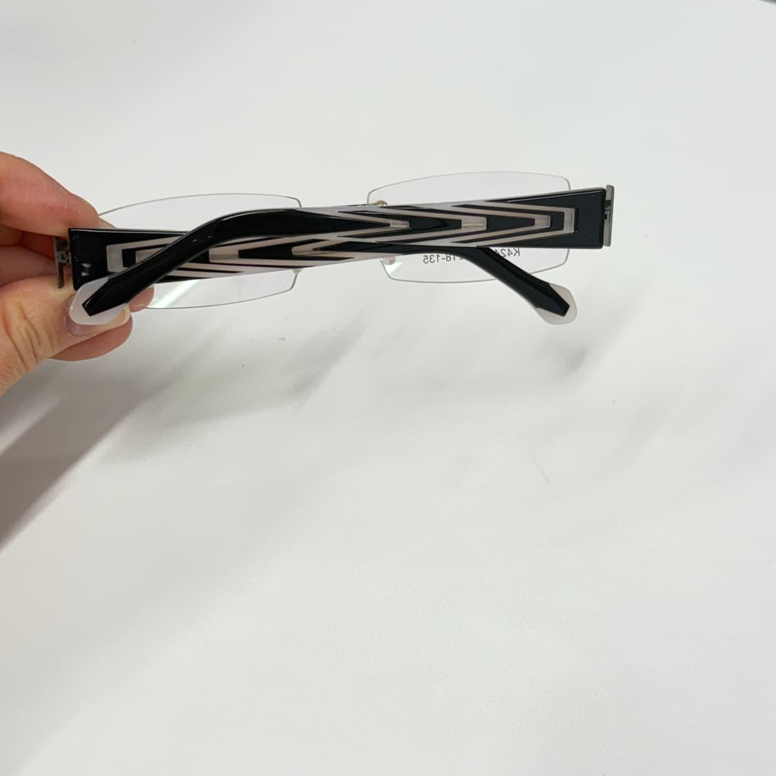 볼드한 디자인 사각 무테 안경 상품이미지8