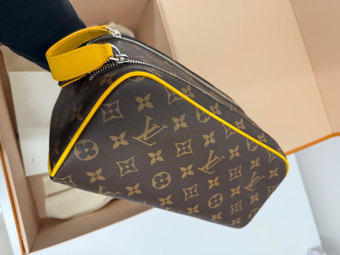 루이비통 모노그램 돕키트 클러치 상품이미지4