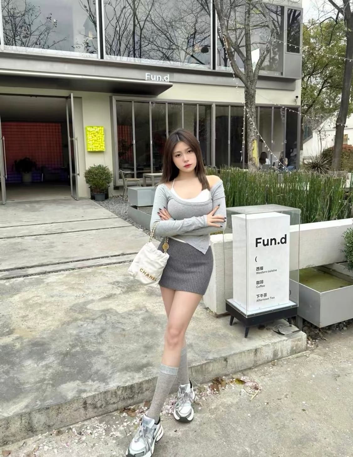 샤넬 미니 22 진주 체인 크로스백 화이트 상품이미지3