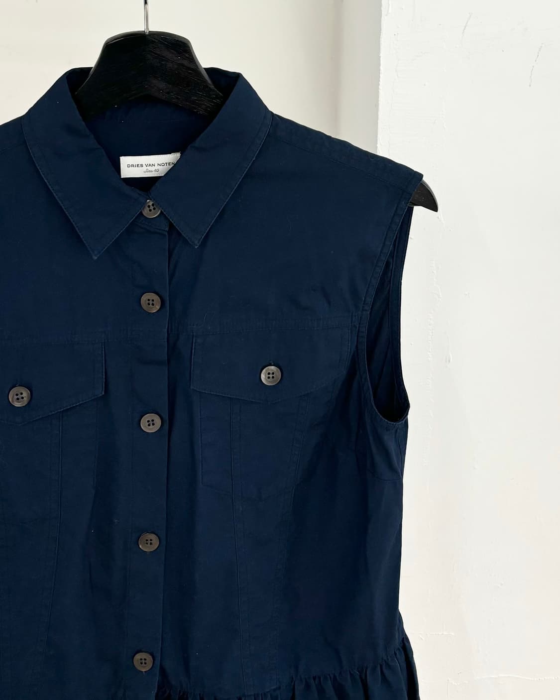 드리스 반 노튼 네이비 페플럼 민소매 셔츠 상품이미지4