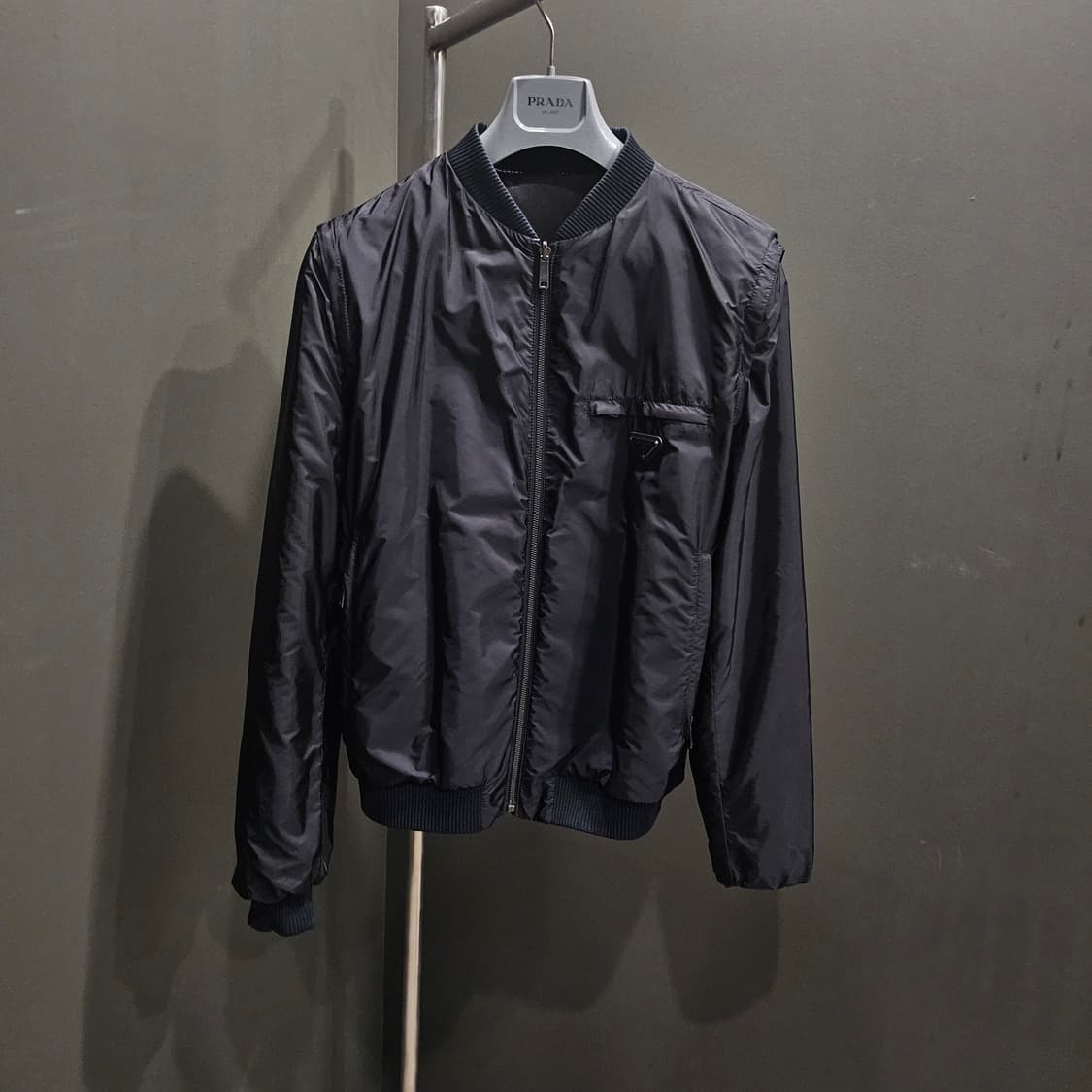 프라다 리버시블 가죽&나일론 봄버자켓( 조끼로도 활용가능) 상품이미지3