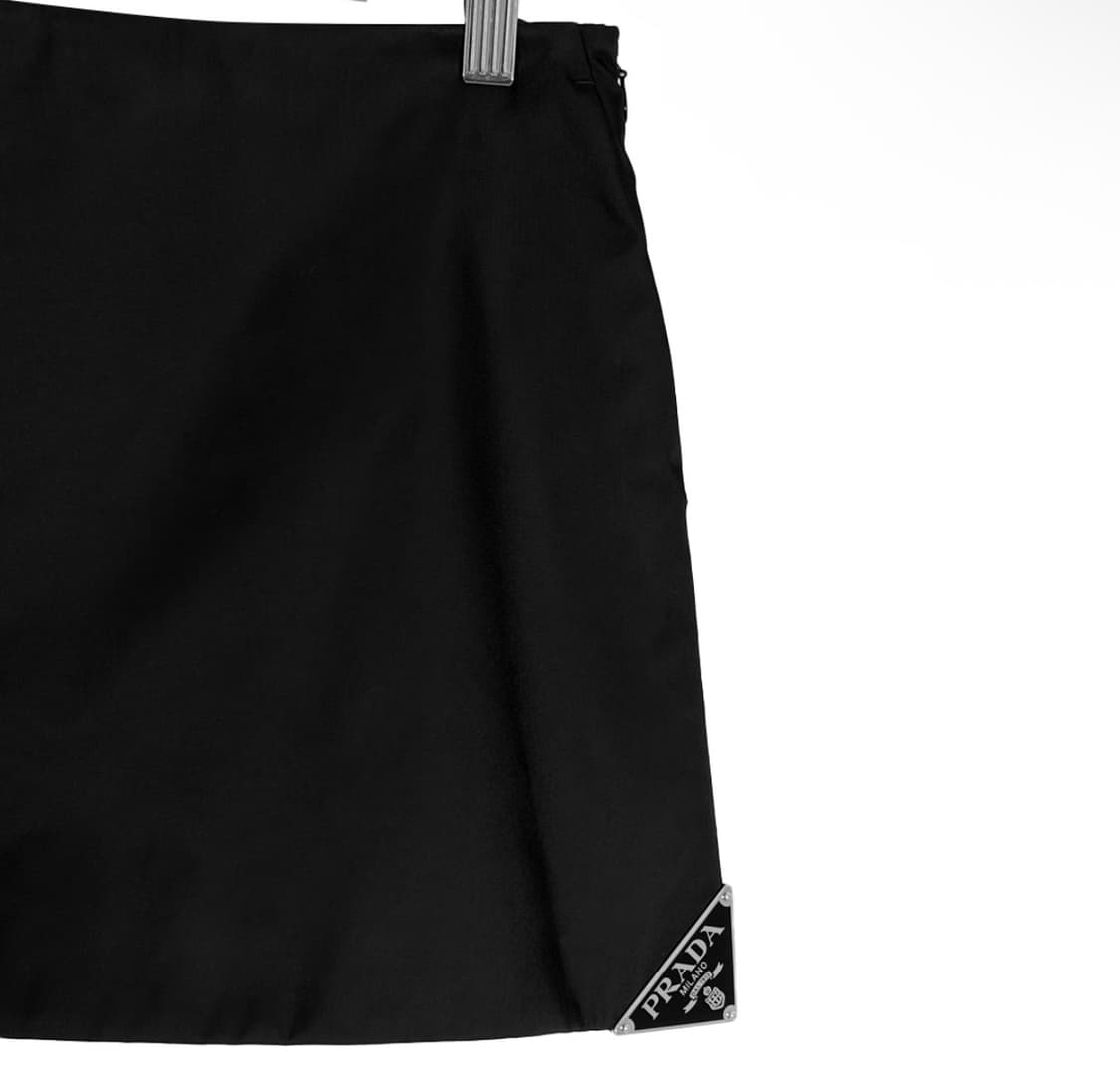 [40] 프라다 여성 빅 삼각로고 리나일론 미니 스커트 치마 블랙 상품이미지4