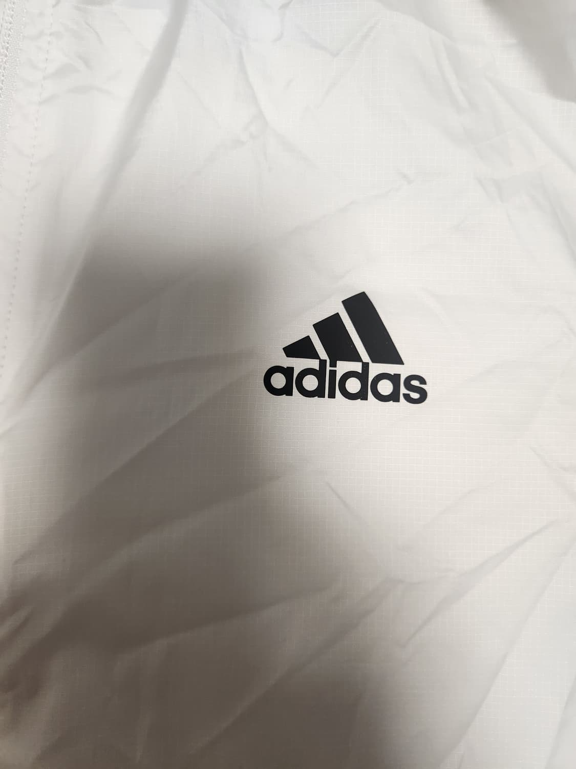 아디다스 에센셜 3S 우븐 윈드브레이커 바람막이 자켓

사이즈는 M인데  상품이미지2