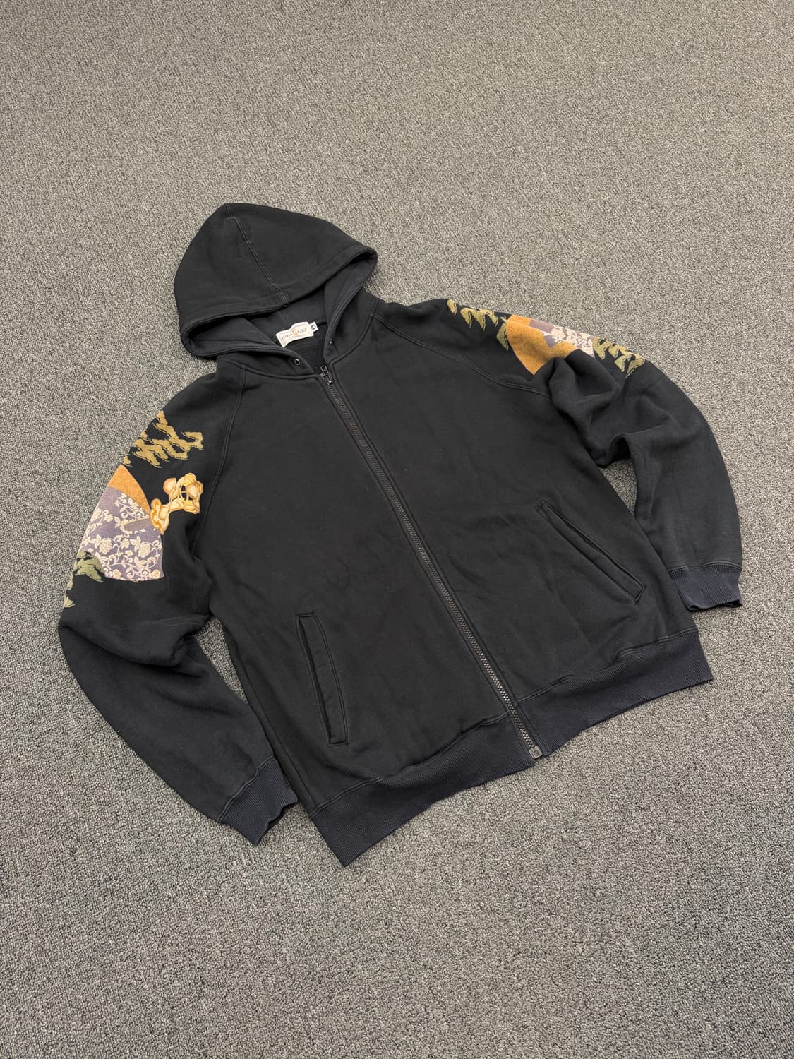 L) 카라쿠리 타마시 빈티지 텐구 자수 후드집업 상품이미지2