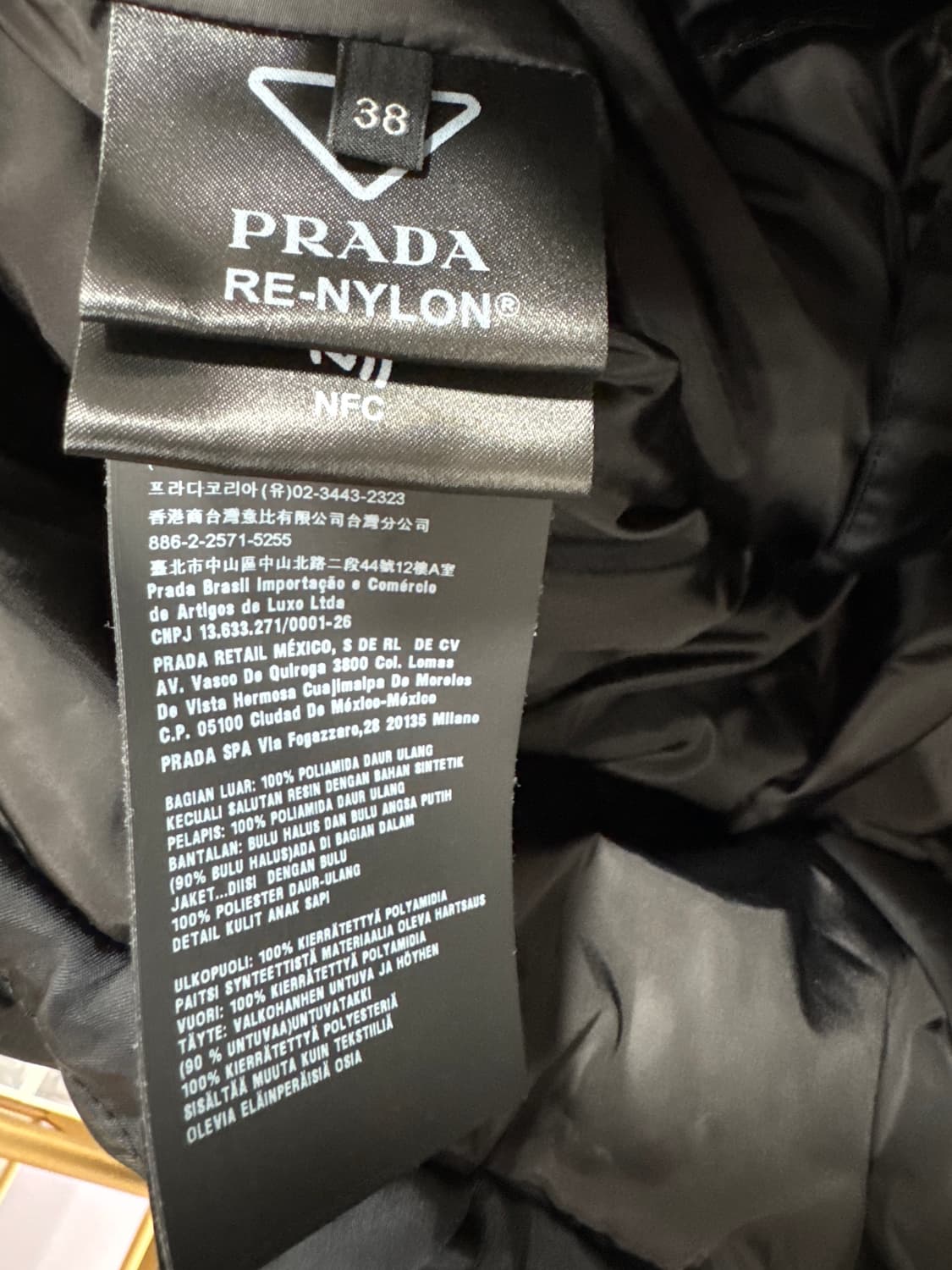 프라다 리나일론 삼각로고 포켓 패딩 38사이즈  상품이미지6