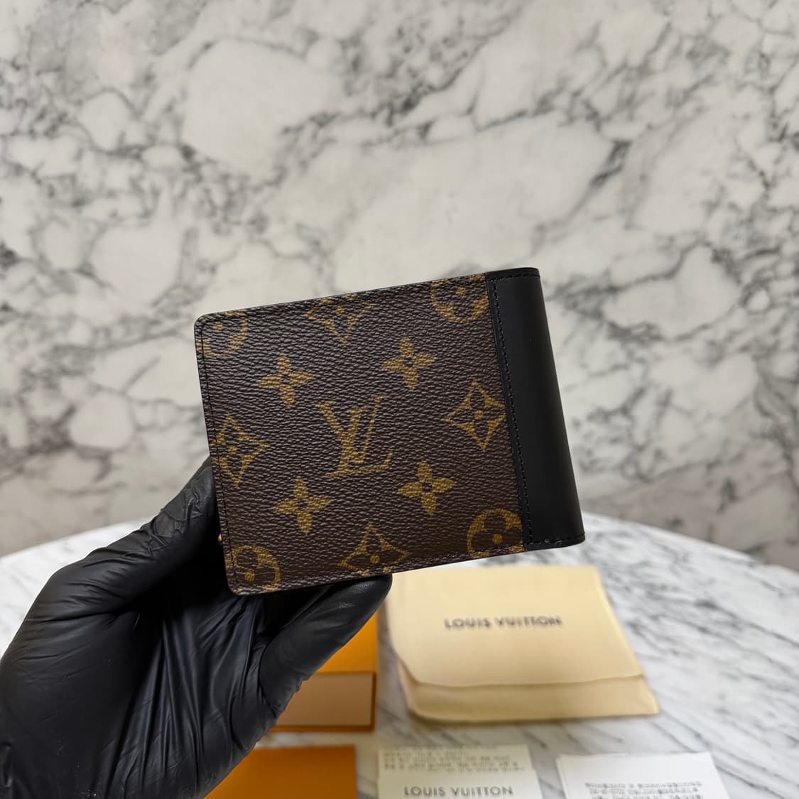 루이비통 모노그램 마카사르 멀티플 월릿 반지갑 상품이미지2