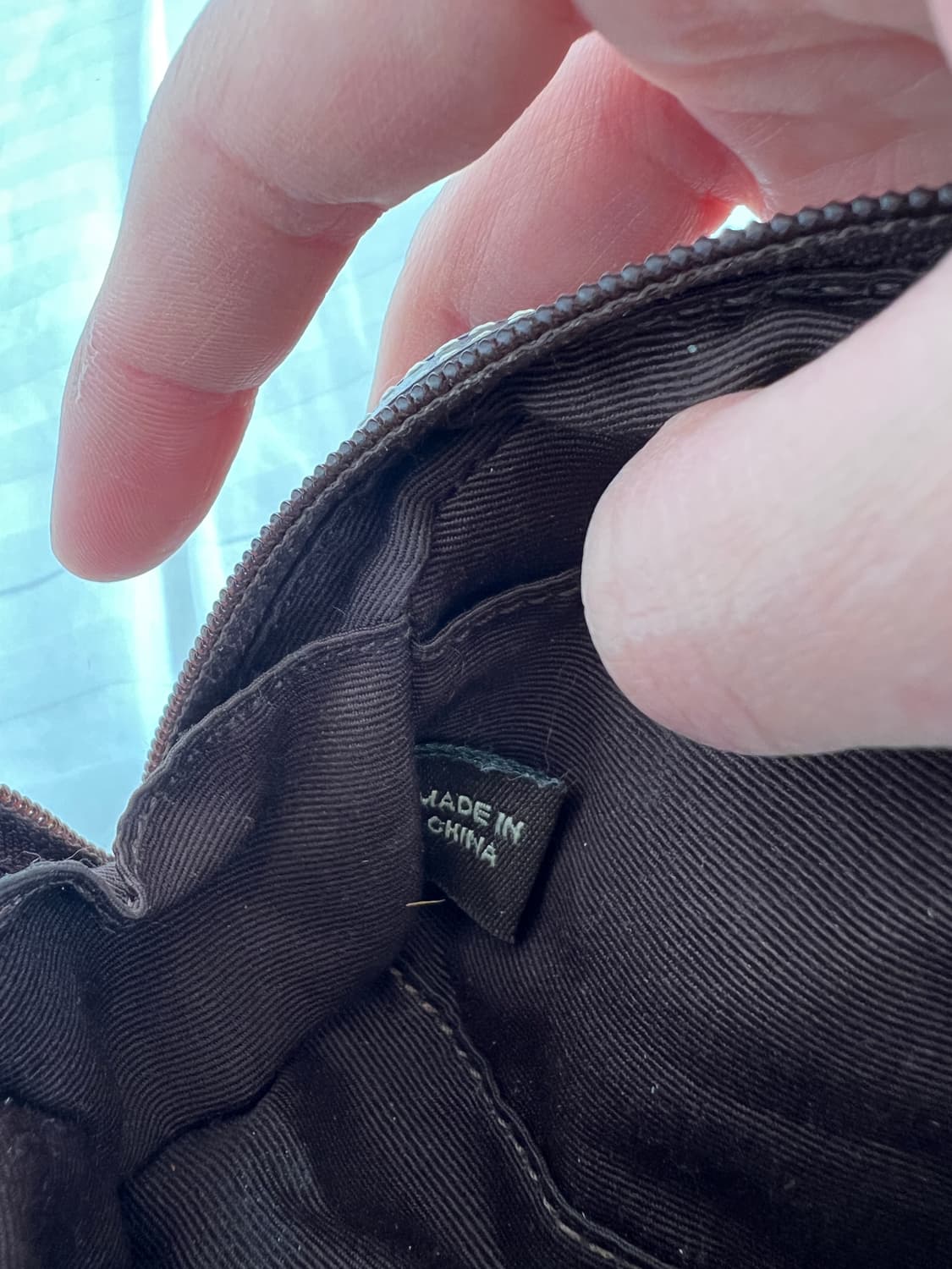 COACH 시그니처 레더 스트랩 미니 파우치 상품이미지6