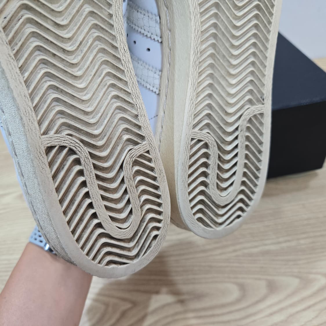 265 아디다스 x 언디핏 슈퍼스타 80s 화이트 상품이미지9